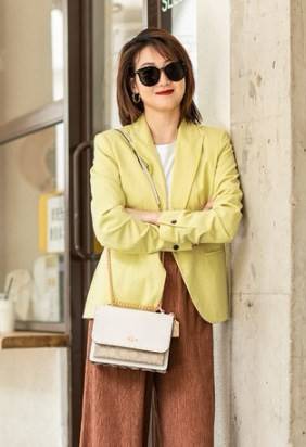 พร้อมส่งถึง8สี ห้ามพลาดค่ะ! COACH KLARE CROSSBODY BAG ((91019//91174//90400//1424//90635)) พร้อมส่งที่ไทย กระเป๋าสะพายครอสบอดี้ร์หรือสามารถทบเป็นสายคู่คล้องไหล่ได้ด้วยค่ะ หนังแท้ แต่ละสีทำลายหนังได้สวยงามแตกต่างกันออกไปนะคะ ✔️ห้อยด้วยป้ายแบรนด์แบบโ