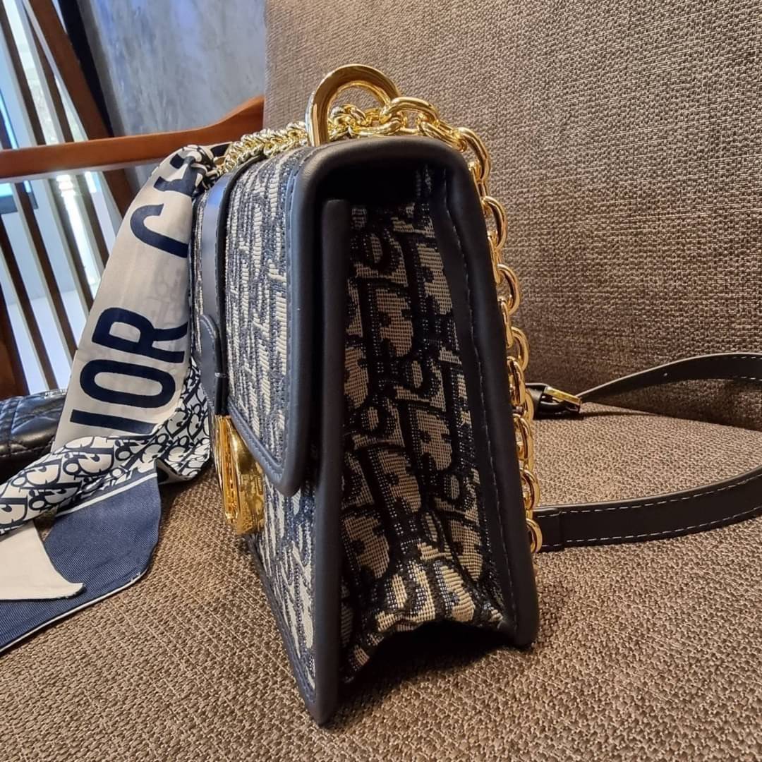 DIOR SET BAG / DIOR 30 Montaigne Bag / CD LIMITED EDITION GIFT BOX WITH GOLD STAR BOUTIQUE SET พร้อมเสิร์ฟครบชุด แรร์ไอเท็ม ที่ถูกรวมไว้ในหนึ่งเดียว กับ gift box limited จัดให้ทั้งกระเป๋าสะพายสุดหรู กระเป๋าสตางค์ใบสั้นรุ่นคลาสสิค ribbon เข้าเซ็ท และ gold 