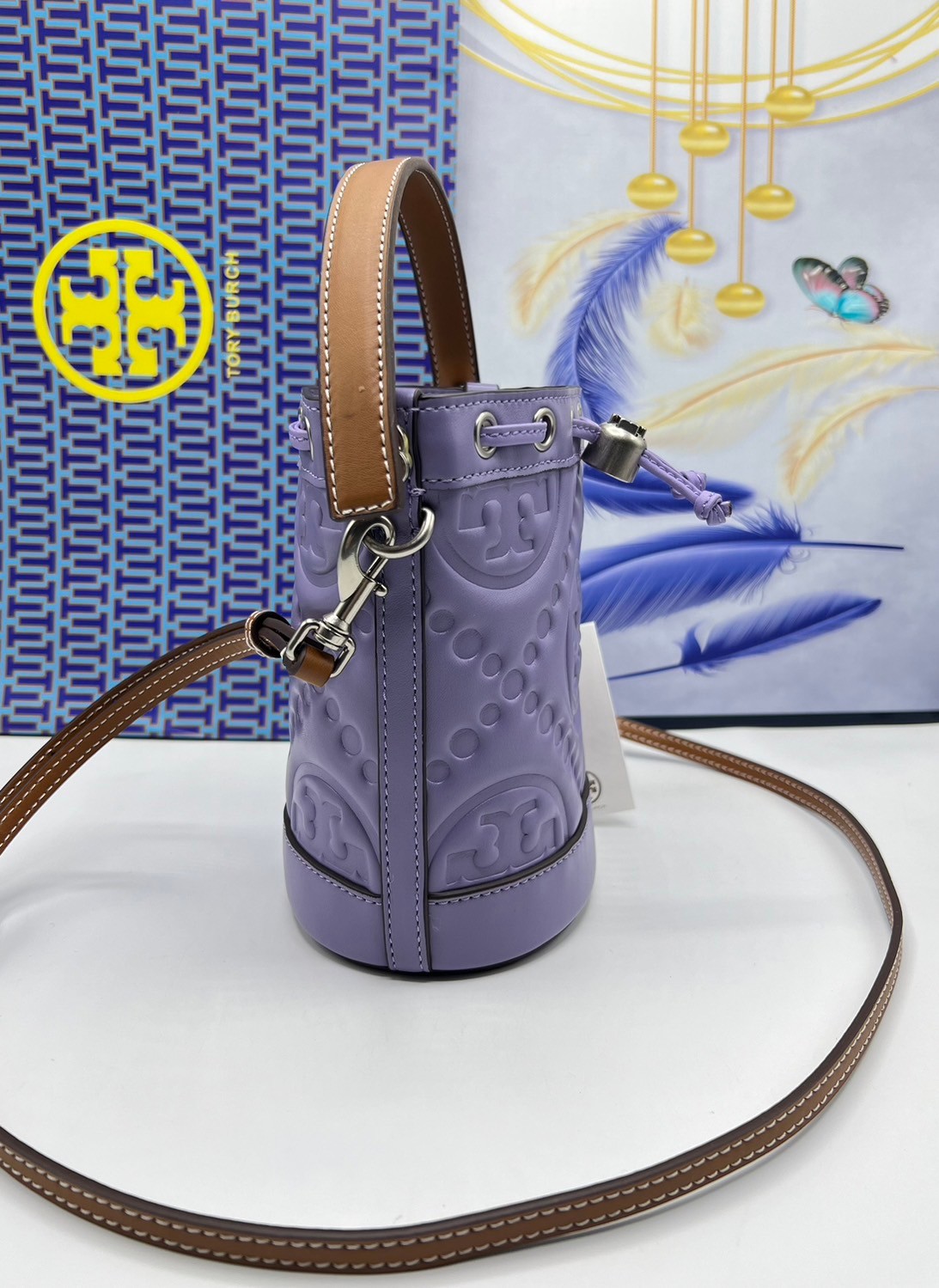 6 สี Tory Burch Puffy Mini / Tory burch T Monogram Puffy Patent Mini Bucket Bag / Tory Bucket Bag กระเป๋าบัคเกต size เล็ก โดดเด่นด้วยโลโก้ตัวนูนปั๊มด้านหน้า