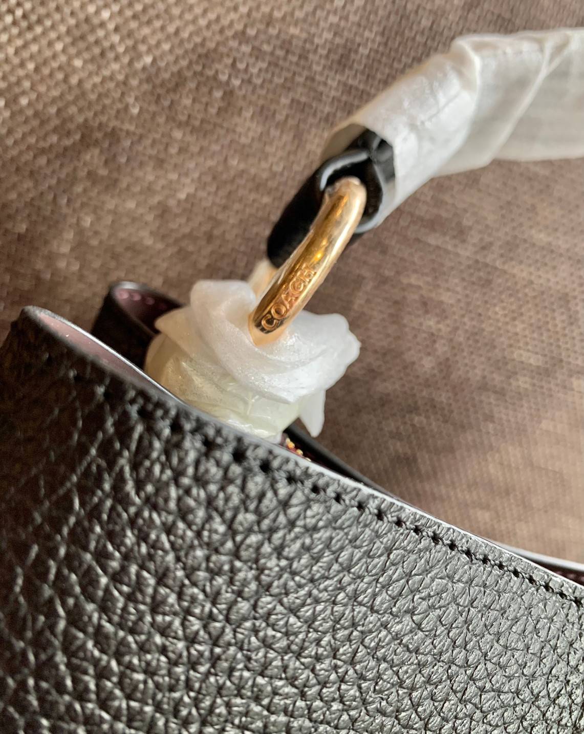 ถังใหญ่พร้อมส่งแล้วค่าา ห้ามพลาด❗️ COACH TOWN BUCKET BAG((91122)) 📣พร้อมส่ง ไซด์ที่สาวๆรอคอยค่ะ! ✔️กระเป๋าทรงถังใบใหญ่ สุดฮิตอีกรุ่นที่สาวๆต้องมีติดตัว ✔️หนังแท้ หนังจริงสวยมาก นิ่มมือดีด้วยนะคะ