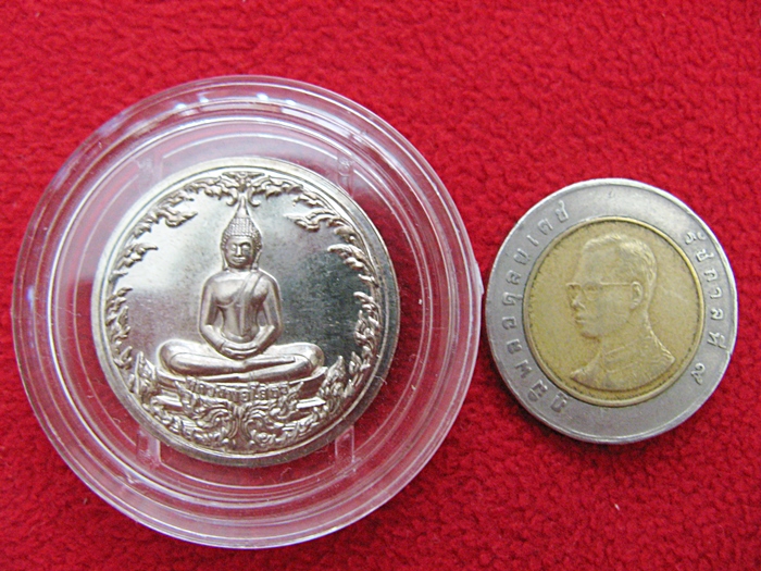 สินค้าหมดค่ะ เหรียญหลวงพ่อโสธร รุ่นอัญเชิญขึ้นจากน้ำ รุ่น1 ปี2554 เนื้อนิเกิล รูปวงกลม พร้อมตลับเดิมค่ะ