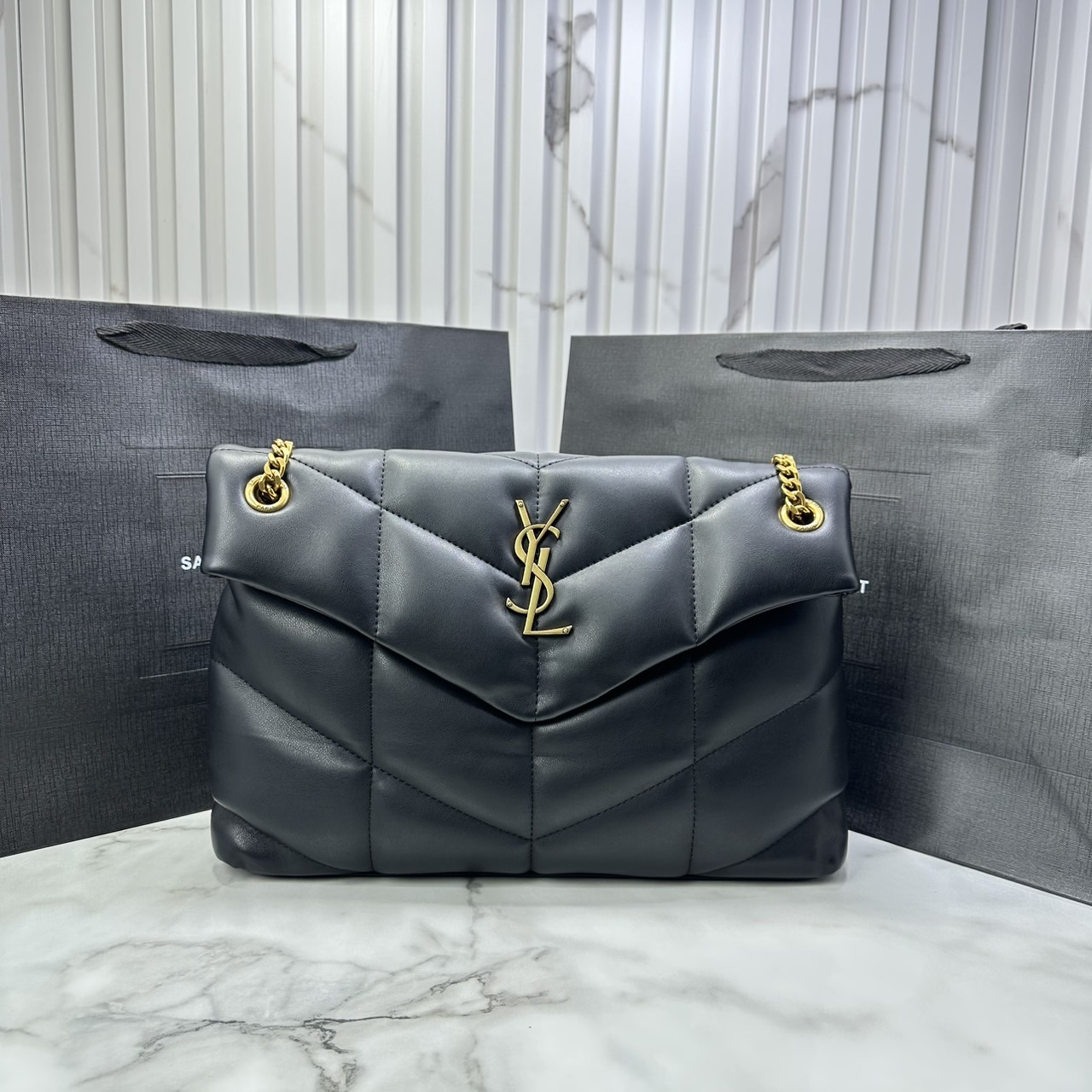 ORI หนังแท้ | 32cm YSL PUFFER Medium in Nappa leather กระเป๋าสะพายรุ่นยอดนิยม ทรงสวย ใช้ได้บ่อยไม่มีเบื่อ วัสดุหนังสัมผัสนิ่มมือ ดีไซน์เรียบหรู ดูแพง สะพายได้หลากหลาย