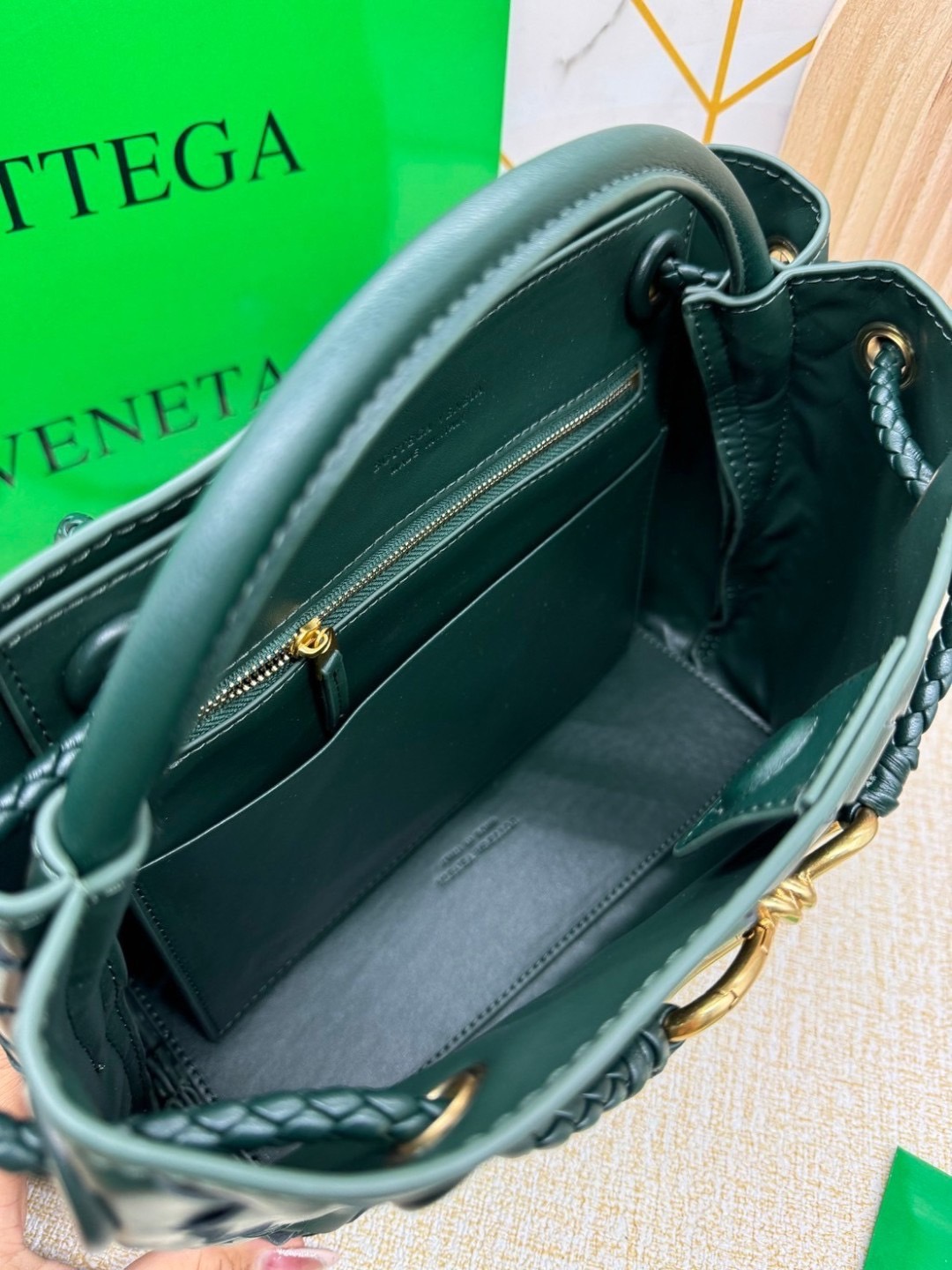 BOTTEGA Small Andiamo Top handle bag 28cm / BOTTEGA Tote Bag กระเป๋าสะพายดีไซส์สาน วัสดุเดนิมคอตตอนรุ่นใหม่ สวยงามเป็นเอกลักษณ์ เกรดออริ 1:1 ใช้งานต่างประเทศได้