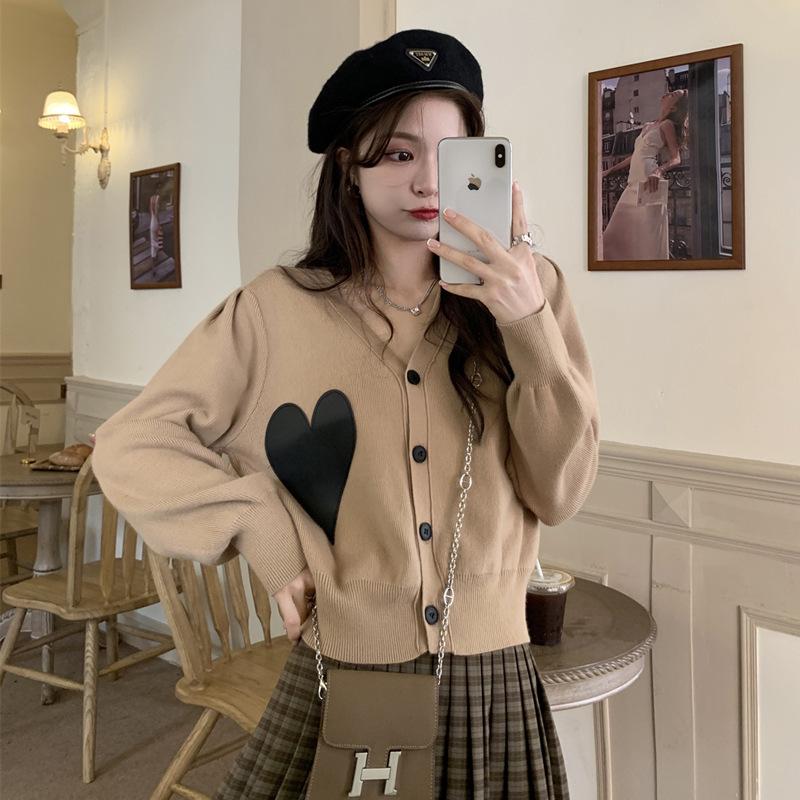 พร้อมส่ง 🏓🐛 Heart tops เสื้อคลุมแขนยาวปักลายหัวใจผ้าหนัง (IN36399)