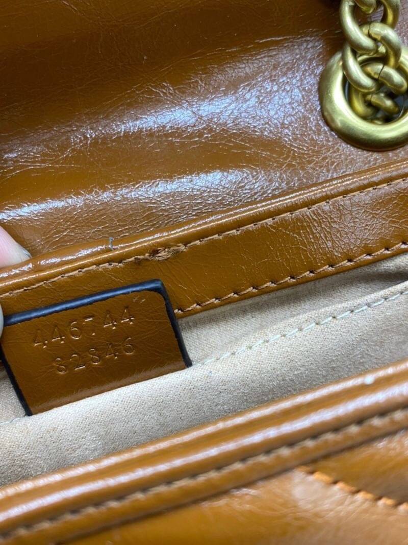 VIP 】หนังแท้ GUCCI GG Marmont brown leather shoulder bag ราคานี้หนังแท้คือคุ้มมากเลยค่าสาวๆ มี 2 ขนาด ปังไม่ไหว สีสวยมากกกก ต้องจัดแล้วน้าา ยกระดับความหรูให้กับตัวเองกันหน่อย ด้วยกระเป๋ารุ่นนี้!! ครอสบอดี้ที่ดีไซน์หรู อัพเลเวล ในราคาที่จับต้องได้ พร้อมเสิ