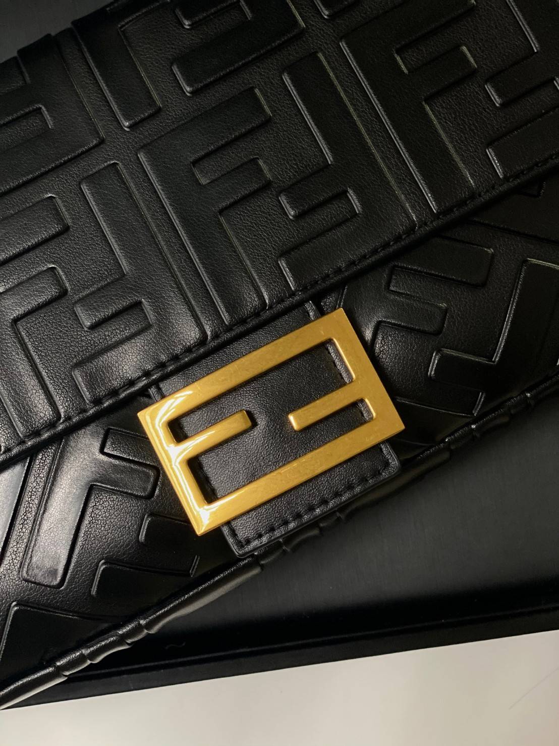 พรีเมี่ยมกิ๊ฟแท้ 100% 】หนังแท้ FENDI Baguette Shoulder Bag จุของได้เยอะมากก