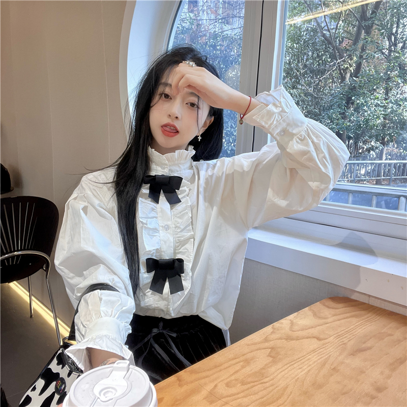 พร้อมส่ง 🩰🪔 White Bow tops เสื้อแขนยาวแต่งริบบิ้นสีดำ (IN36968)