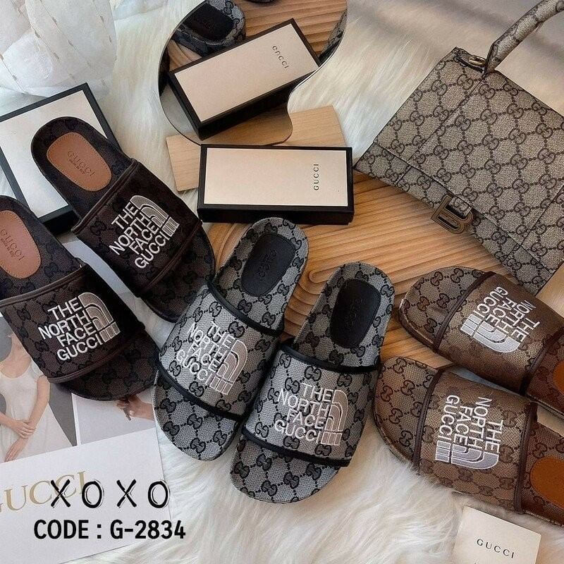 Gucci Sandals แตะงานสวม สวย ดูแพงเกินราคา ตัวใหม่ล่าสุด ชนช้อป แอดบอกเลยงานนี้ต้องมี วัสดุผ้าลาบแบรยด์ ด้านหน้างานปัก รุ่นคอลเลคชั่นใหม่ ด้านในรองฟองน้ำนุ่ม พื้นร่องบุ๋ม กระชับเท้า น้ำหนักเบา แมทส์ชุดง่าย