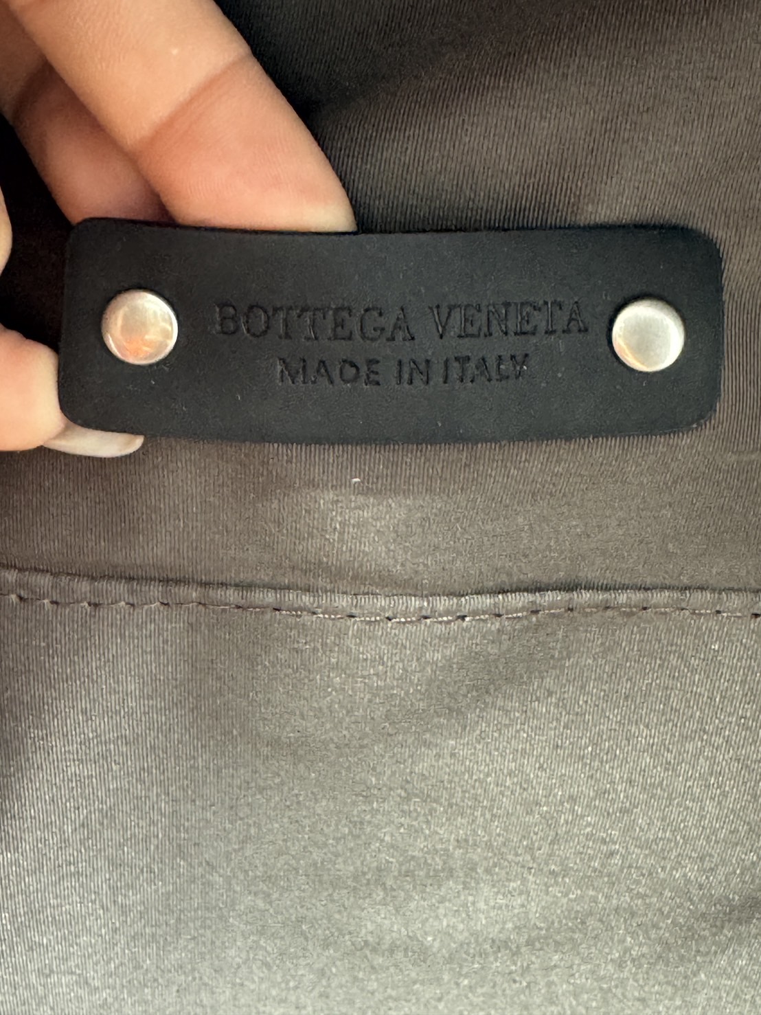 29cm ORI หนังแท้ | Bottega Shadow Signature Backpack / Bottega Backpack กระเป๋าเป้ กระเป๋าสะพายหลัง โดดเด่นด้วยงานสานตารางสวยคลาสสิคเรียบหรูเป็นเอกลักษณ์ ดีไซน์เรียบง่าย แต่ดูแพง กิมมิคที่ใครๆก็อยากเป็นเจ้าของ