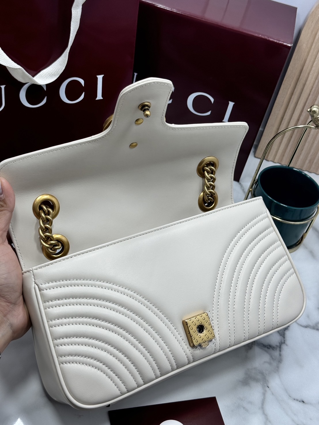 ORI | หนังแท้ GG Marmont small shoulder bag กระเป๋าสะพายข้างรุ่นคลาสสิค ดูแพง อัพลุคได้สบายๆ ด้านหลังดีไซน์รูปหัวใจ