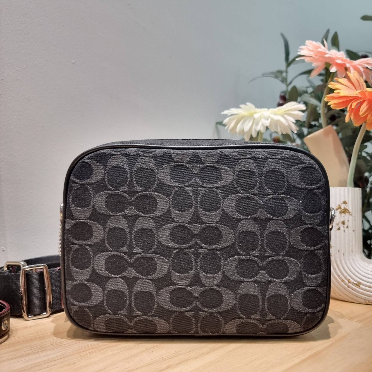 COACH CE744 CAMERA BAG IN SIGNATURE DENIM กระเป๋าสะพายข้างรูปทรงสวยคลาสสิค BLACK MULTI เกรดท็อปออริ เกรดดีสุด สลับแท้ 1:1