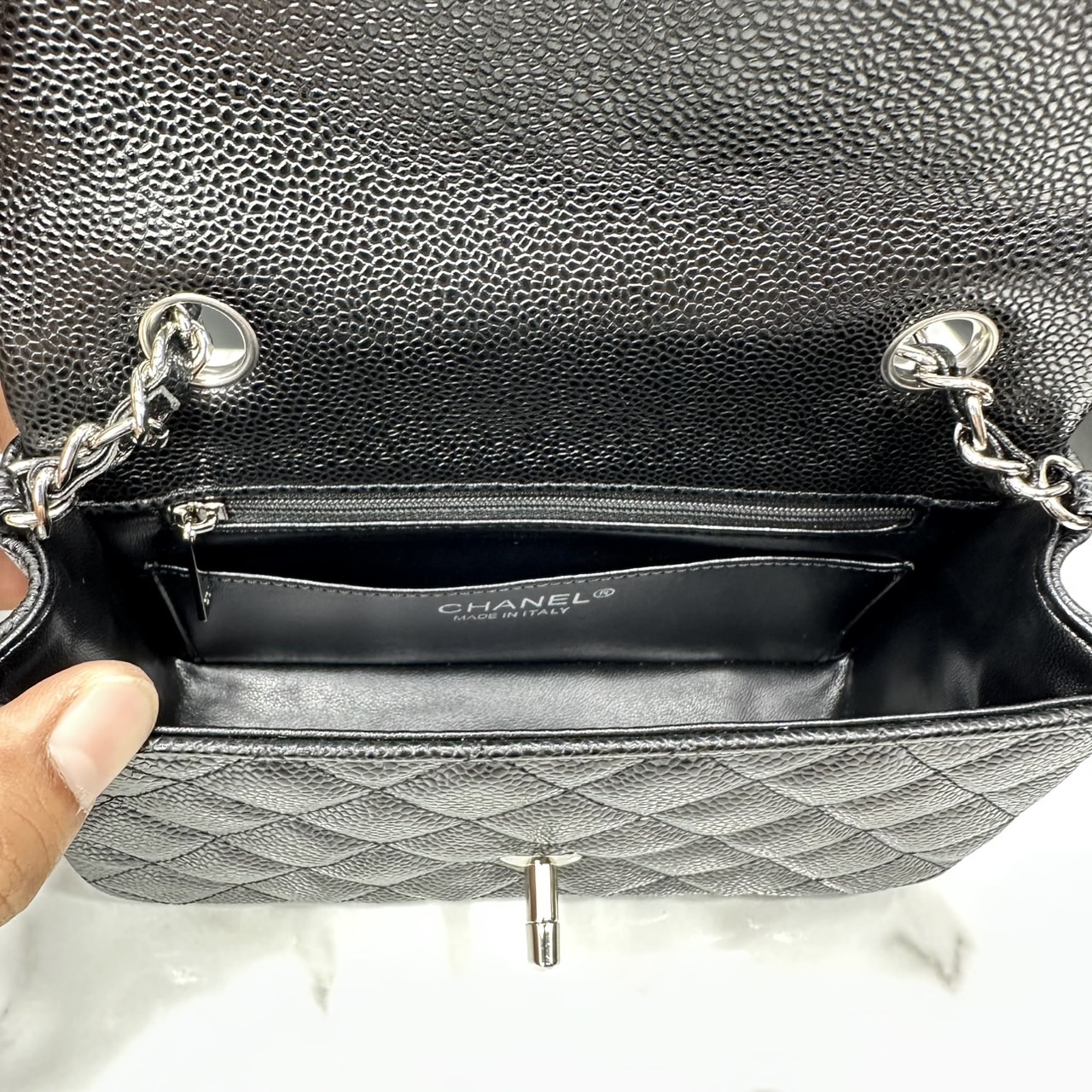 ORI หนังแท้ | CHANEL Classic 20cm shoulder bag กระเป๋าสะพายรุ่นยอดนิยม หรูหราระดับตำนาน สวยงามเหนือกาลเวลา