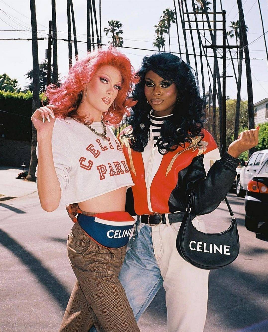 CELINE SHOULDER BAG VIP GIFT WITH PURCHASE (GWP) พรีเมี่ยมกิ๊ฟ Limited Edition จาก CELINE HAUTEPARFUME DUTYFREE COUNTER ดีไซน์ยอดนิยมหนังนิ่มสวยอยู่ทรงเปิดปิดด้วยซิปอะไหล่เงิน ภายในโล่งกว้างมีช่องเล็กสามารถใส่มือถือกระเป๋าสตางค์ใบยาวของใช้ได้จุ หูหิ้วหนัง