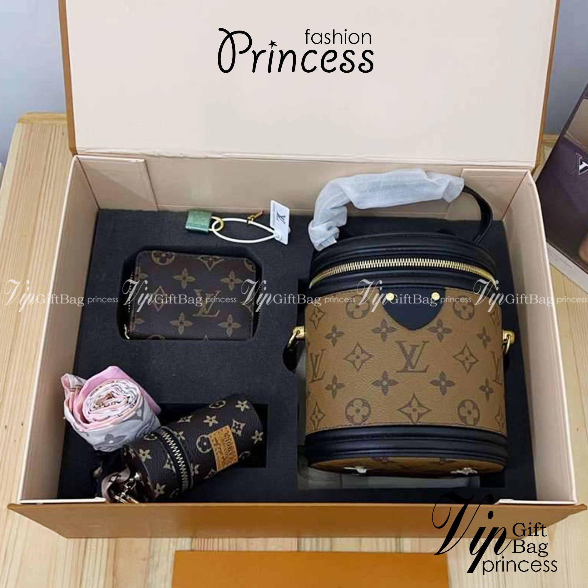 LV CANNES BAG box set ชวนสะสม ที่จับเอารุ่นยอดฮิต มามิกซ์รวมกับไอเท็มสุดคุ้มของมันต้องมี!! จัดเรียงให้อยู่ในกล่องสุดหรู ไม่ว่าจะตัวกระเป๋า กระเป๋าสตางค์ กระเป๋าจิ๋ว ใบไหนๆก็นำมาใช้งานได้จริง คุ้มค่ามากๆ แถมฟรี! ริบบิ้นลายลิมิเต็ด รวมรวบไว้ให้ได้สะสมกันพร้