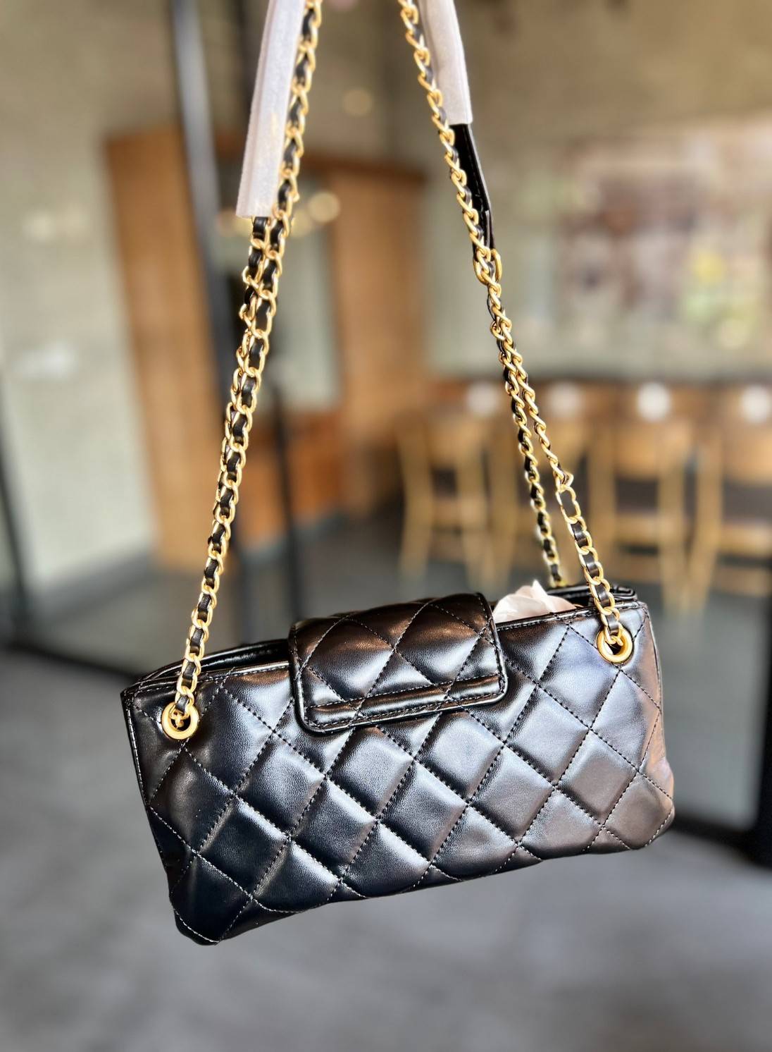 Chanel 24C bag / CHANEL WITH CHAIN / CHANEL Casual Style กระเป๋าสะพายหนังนิ่มลื่นเงาสวย