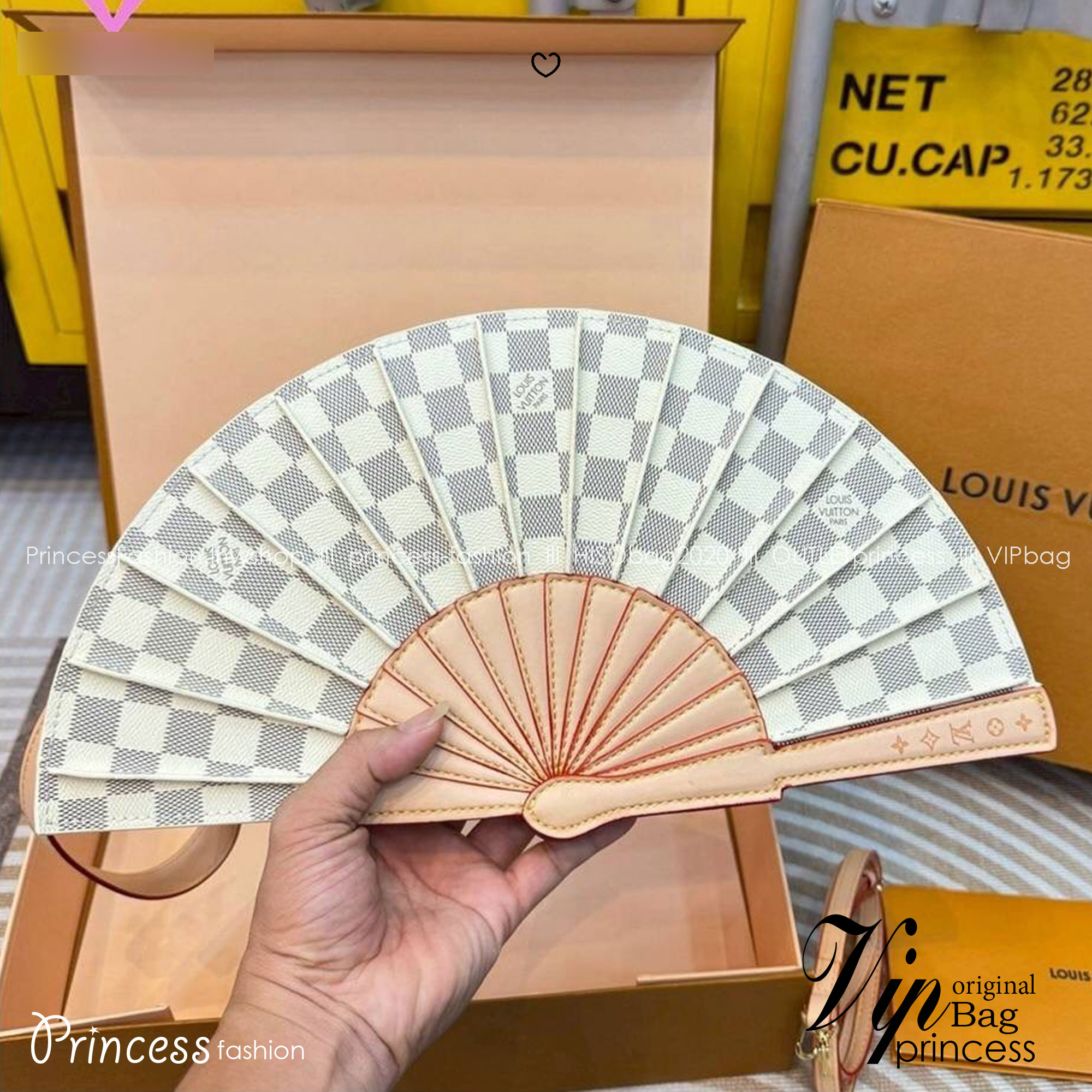 LV Fan Clutch Bag กระเป๋าทรงคลัชรูปทรงคล้ายพัดพับได้ ดีไซน์น่ารักสดใส ใหม่ล่าสุด โดดเด่นไม่เหมือนใคร