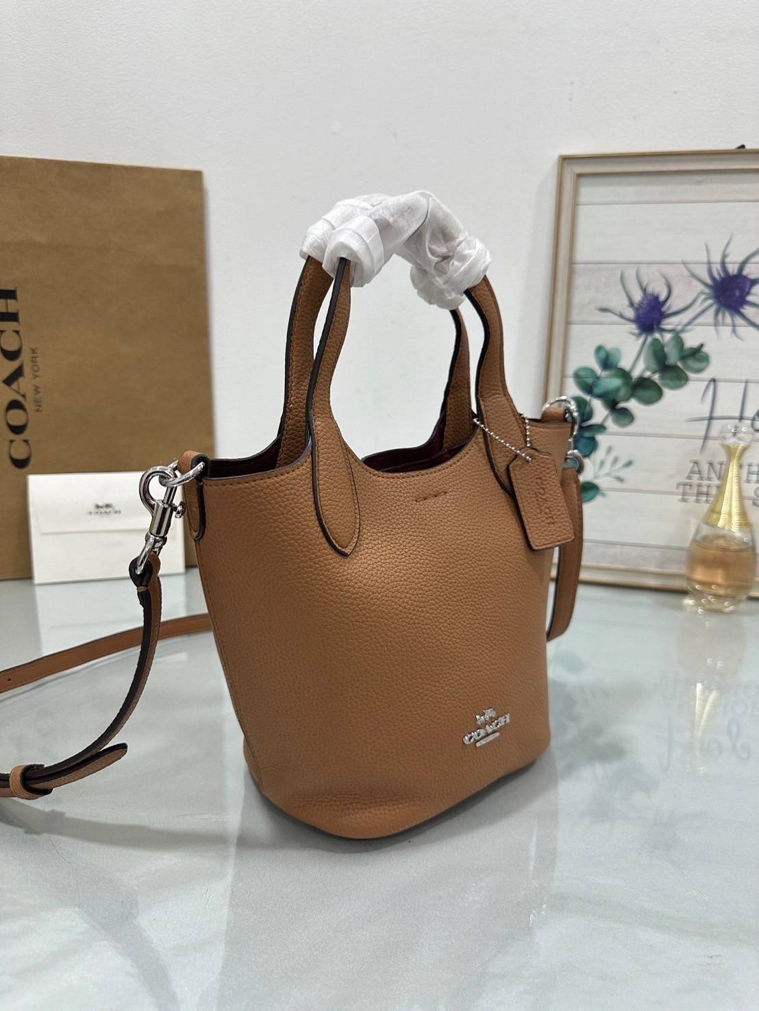 พร้อมส่ง 5 สี COACH HANNA BUCKET BAG กระเป๋าถือ/สะพายข้างทรงบักเก็ตรุ่นใหม่ดีไซน์เก๋น่ารัก เกรดท็อปออริ เกรดดีสุด สลับแท้ 1:1