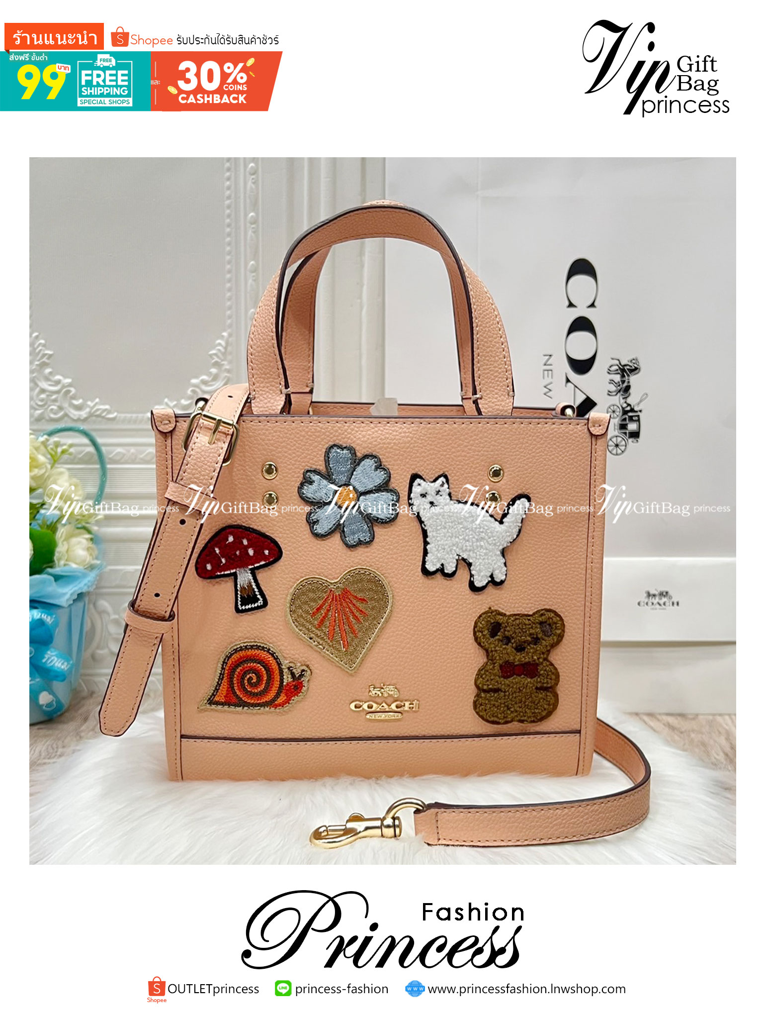 Coach Dempsey Tote 22 With Creature Patches CC421 คอลเลคชั่นใหม่ กระเป๋าทรงโท้ท ขนาดน่ารักน่าใช้มากๆ ดีไซน์น้องหมีจิ้มลิ้มดึงดูดสายตามากๆ ฟังก์ชั่นการใช้งานสะดวก มีทั้งสายคล้องในตัว และสายครอสบอดี้ ภายในกระเป๋าเป็นช่องโล่ง ใส่ของสำคัญได้ครบครันไม่ต้องห่วง