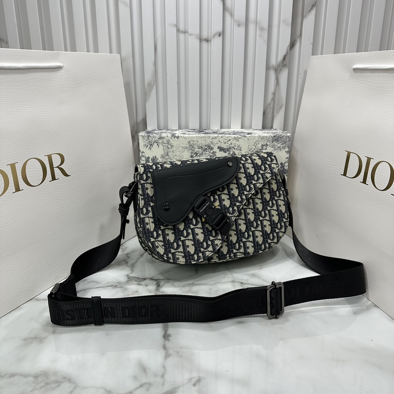 DIOR Saddle Messenger Bag Oblique Jacquard and Grained Leather กระเป๋าสะพาย Saddle pouch คู่ใจท่านชาย เอกลักษณ์ที่หรูหราตลอดกาล เกรดออริ 1:1