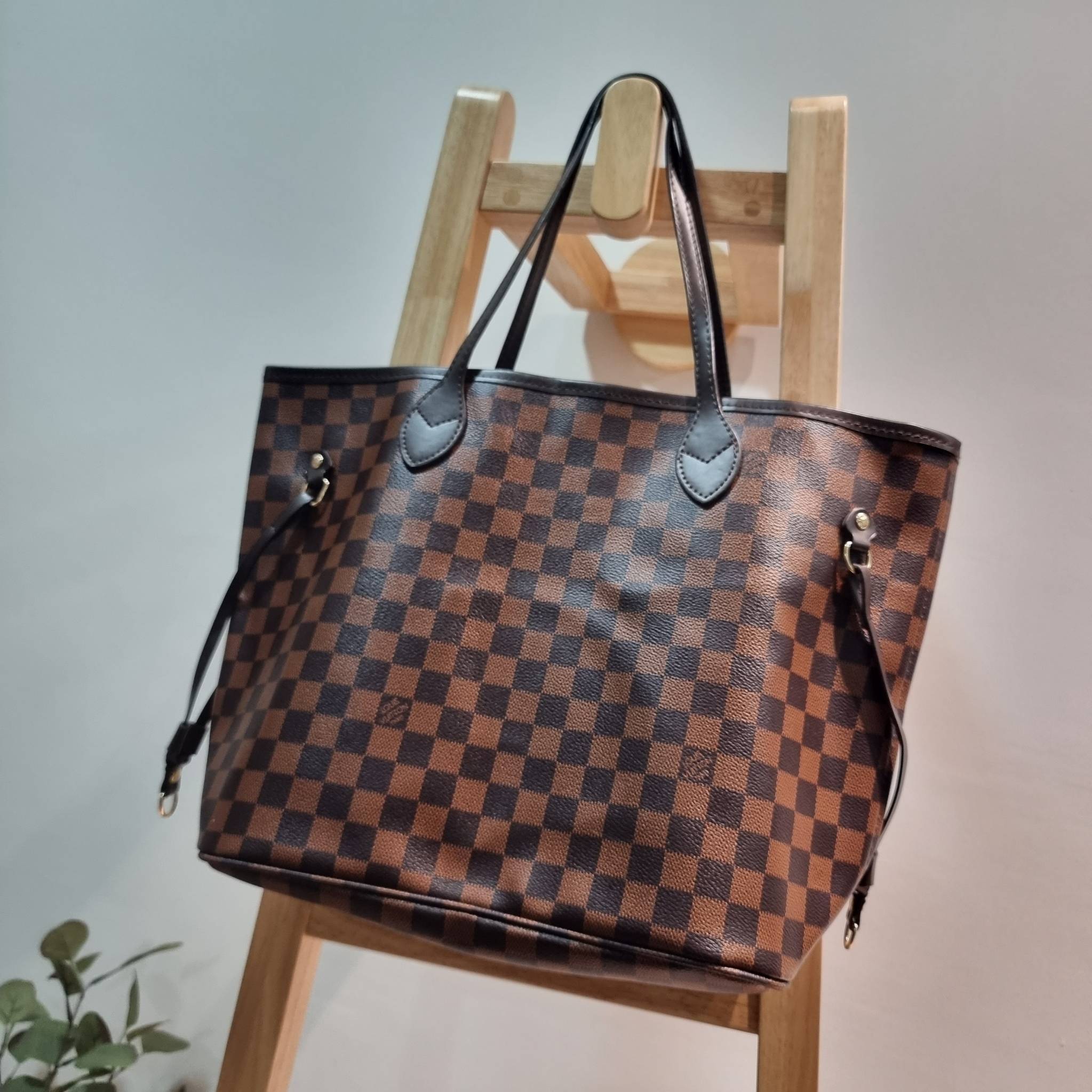 LV Neverfull Monogram / LV 2IN1 TOTE SET กระเป๋าสะพายไหล่ใบใหญ่ทรง tote มาพร้อมใบลูก คลาสสิคที่สุด เป็นอีกรุ่นที่มีคนใช้กันทั่วบ้านทั่วเมือง ฮิตแบบไม่ต้องพูดเยอะ