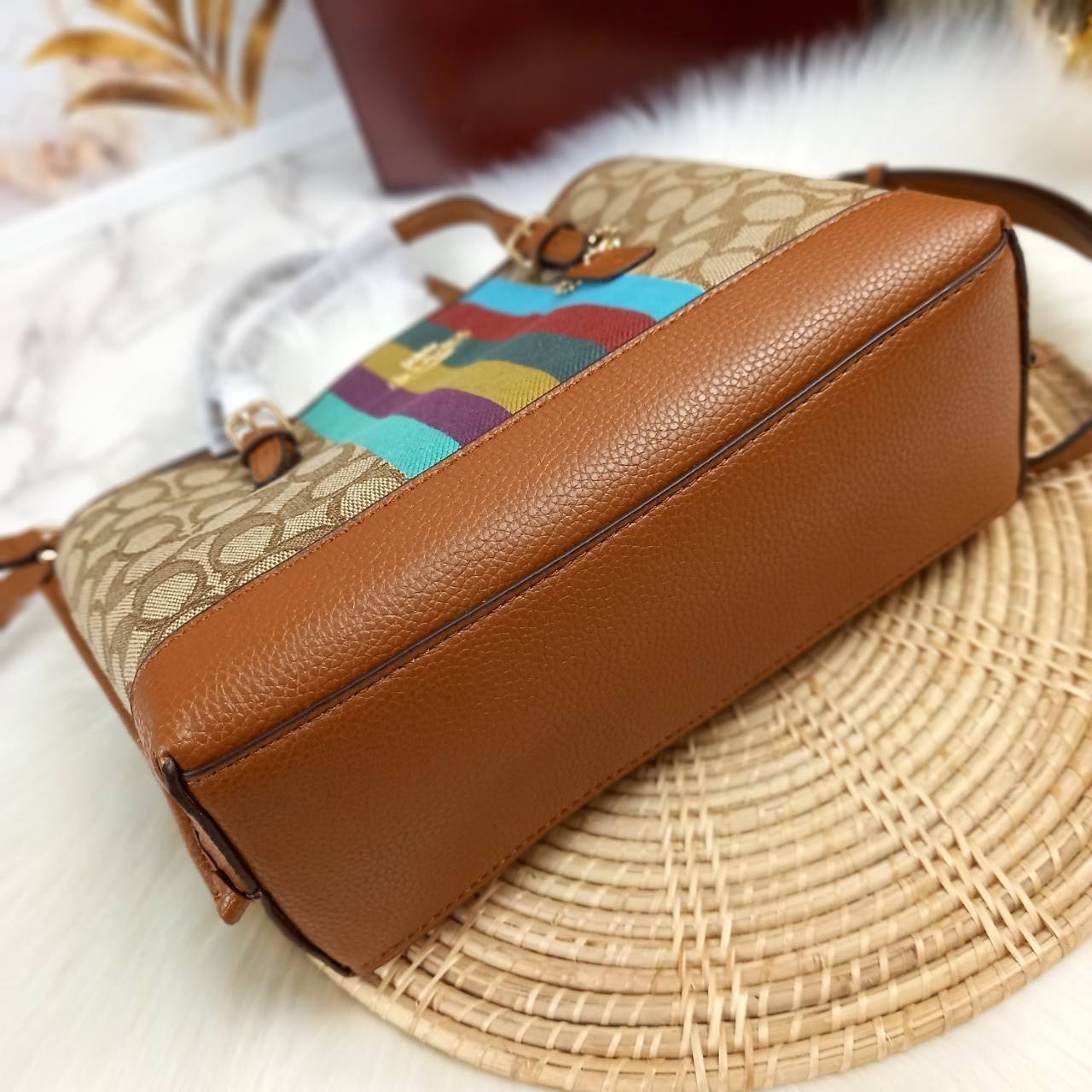 เอาอีกแล้วนะยูวว สวยน่ารักเบอร์นี้ COACH MOLLIE 25 TOTE IN SIGNATURE JACQUARD WITH STRIPES (C4086)🌺รีบมาสวยก่อนใครที่นี่เลย🤩🌈//กระเป๋าถือ กระเป๋าสะพาย ทรง TOTE ขนาดน่ารักกำลังดี ดีไซน์ใหม่ ลวดลายโดดเด่นสะดุดตา//วัสดุJACQUARDทอลาย ผ