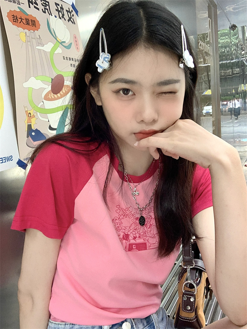 พร้อมส่ง 🍋🎪 Manita tops เสื้อแขนสั้นทรงเข้ารูปครอปสีชมพูสกรีนลายเก๋ (IN36391)