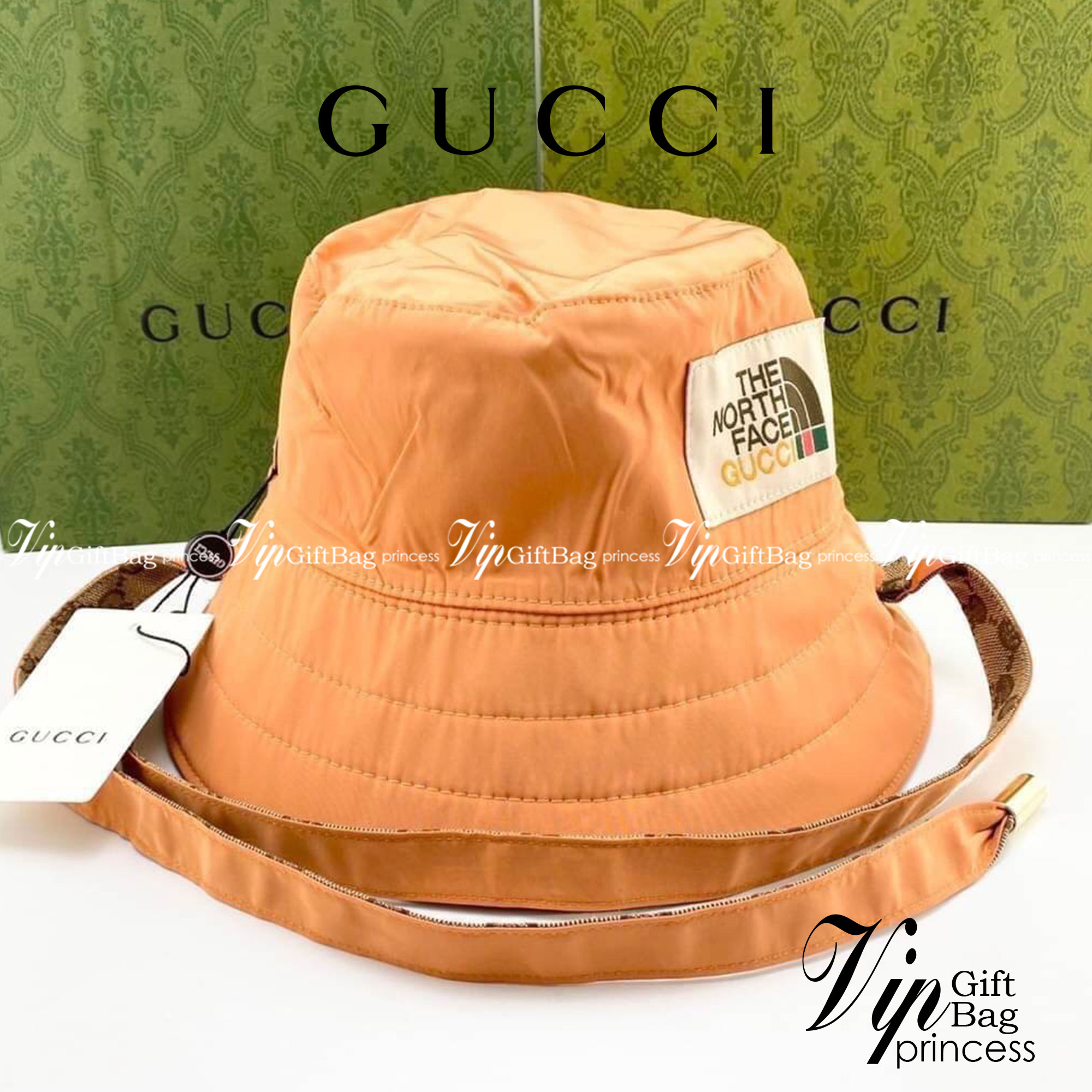 The North Face x Gucci GG canvas hat พร้อมส่งที่ไทย หมวกผ้าแคนวาสใส่ได้ 2 ด้าน พร้อมสายรัดคางเส้นยาว งานปักละเอียดคมชัด เกรดออริจินอล สวย คุ้มค่าค่ะ