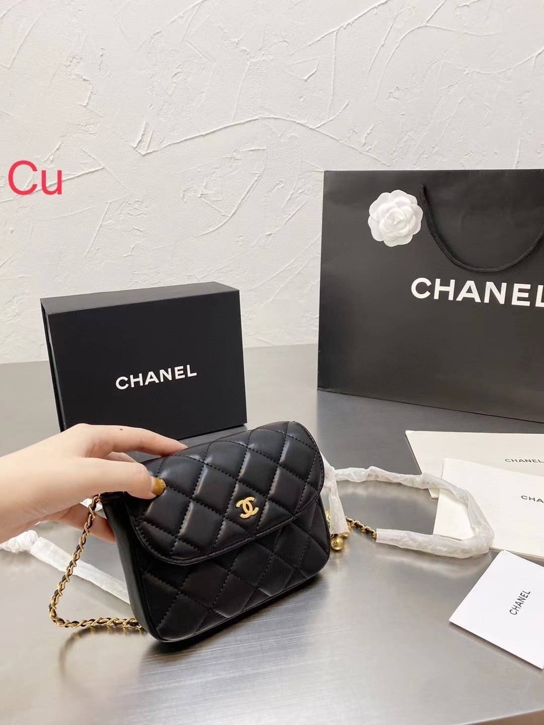 Chanel Pearl Crush with Chain / Chanel Mini crossbody bag กระเป๋าสะพายข้างหรือสะพายเป็นครอสบอดี้ รอบนี้เข้า 5 สีเลย ได้ใบนี้ไปถือออกงาน ก็สวยหรูดูแพงสุดๆค่า!!