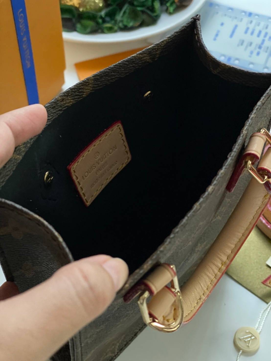 VIP GIFT 】หนังแท้ Louis Vuitton Petit Sac Plat