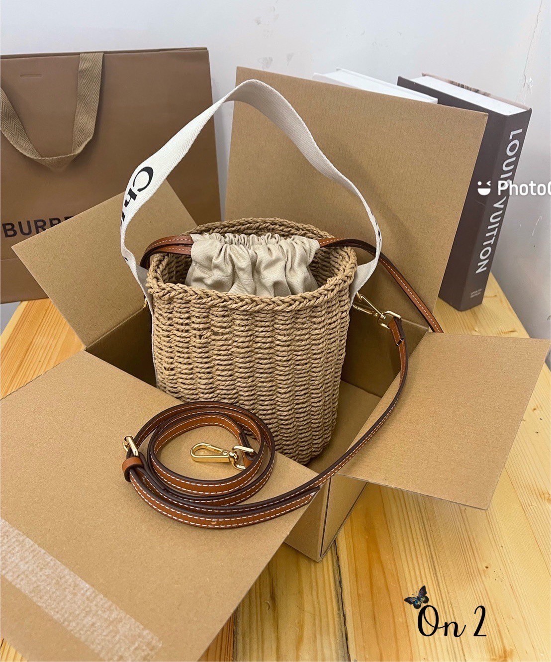 CHLOE small woody basket กระเป๋าสะพายสานทรงตะกร้า ยอดฮิตติดลมของแบรนด์ ด้วยวัสดุสังเคราห์จากธรรมชาติ สานทอเต็มใบออกมาเป็นลวดลายสวยงาม