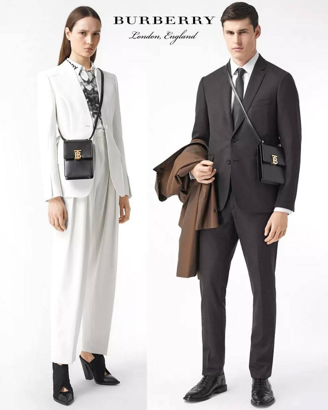 พรีเมี่ยมกิ๊ฟแท้ 100% 】BURBERRY FRAGRANCES CROSSBODY BAG VIP GIFT WITH PURCHASE (GWP) กระเป๋าสะพายพรีเมี่ยมกิ๊ฟ Limited Edition จากน้ำหอม BURBERRY DUTY FREE วัสดุ Canvas Cotton & Leather ทรงเหลี่ยมแนวตั้งดีไซน์สวยหรูอยู่ทรงมีโลโก้แบรนด์ด้านหน้า เปิดปิดด้ว