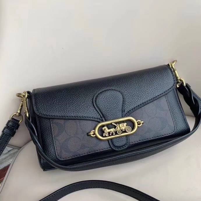 COACH SMALL JADE SHOULDER BAG [F91105,90782] กระเป๋าสะพายไหล่ ดีไซน์วินเทจย้อนยุค สวยคมชัด คลาสสิคใช้ได้ทุกลุค วัสดุหนัง pepble ทนทาน เปิด-ปิดด้วยฝาคาดโลโก้ พร้อมแถบแม่เหล็กในตัว รับรองแน่นหนา ด้านหลังมีช่องซิปให้ ภายในเป็นช่องโล่ง ขนาดกำลังดี ใช้งานง่าย 