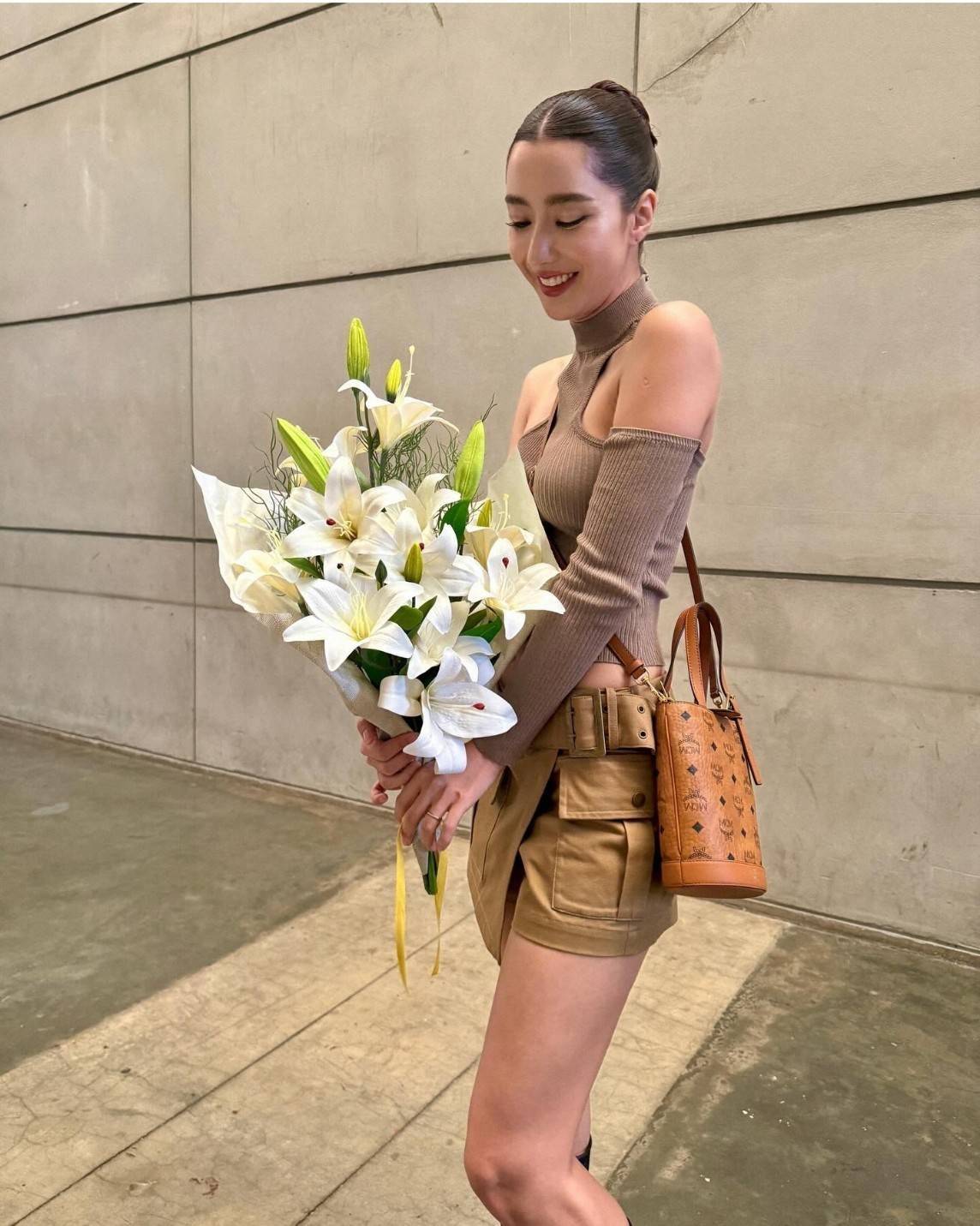 ORI | M.C.M AREN BUCKET TOTE IN VISETOS กระเป๋าทรงบัคเก็ตใหม่ล่าสุดมาแรง ขนาดกำลังสวย ดีไซน์รูปทรงออกมาให้ใช้งานง่าย มีหูจับในตัวที่ปรับได้เล็กน้อย คล้องแขนได้สบายๆ