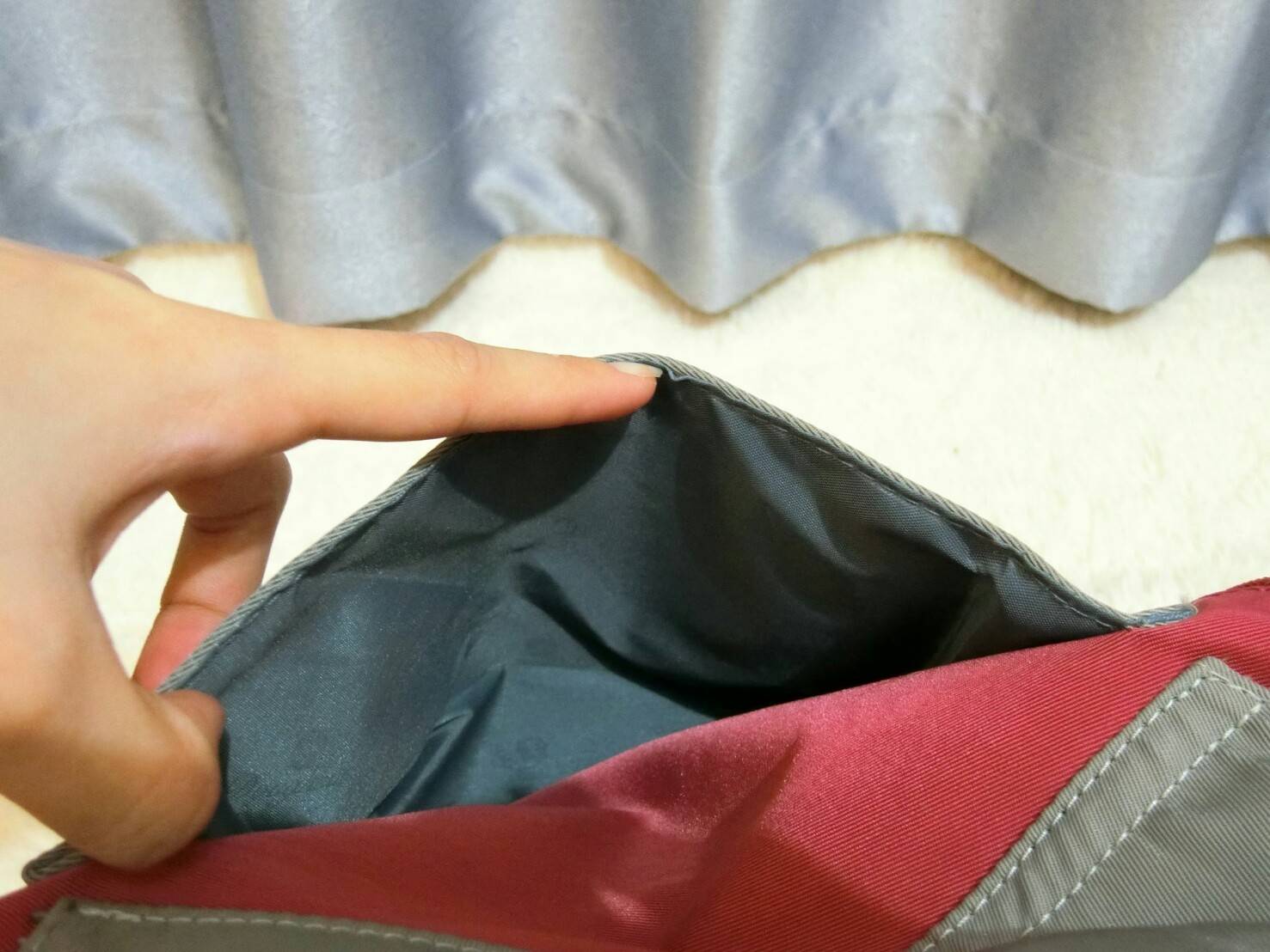 MACAROON CLASSIC BACKPACK กระเป๋าเป้สุดฮิต โดดเด่นด้วยสีสันสดใสโทนพาสเทล วัสดุ Nylon เกาหลีคุณสมบัติพิเศษ กันน้ำได้ในระดับนึง ด้านหน้า มีช่องเก็บของ เปิดปิดด้วยซิปบน ด้านข้างมีช่องเก็บของ ด้านใน มีช่องจัดระเบียบกระเป๋า แบ่งใส่ของได้เป็นสัดส่วน ใส่หนังสือ 