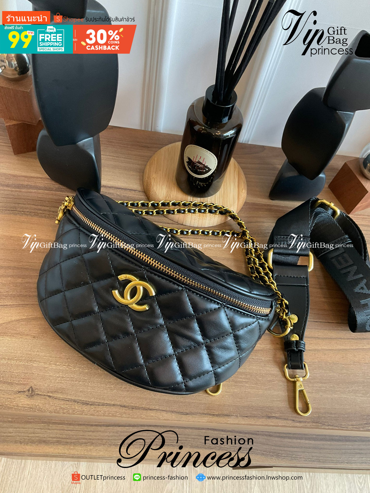 Chanel Belt bag black / CHANEL VIP GIFT CAVIER BAG CHANEL VIP GIFT BAG กระเป๋าคาดอกสุดเก๋ ที่กำลังมาแรงมาในตอนนี้ ตัวกระเป๋าเป็นหนังพียูพรีเมี่ยม อะไหล่ทองวินเทจทั้งใบ ด้านหน้าประดับโลโก้แบรนด์ เปิดปิดด้วยซิปยาว ด้านในใส่กระเป๋าสตางค์สั้นได้ มาพร้อมสายยาว
