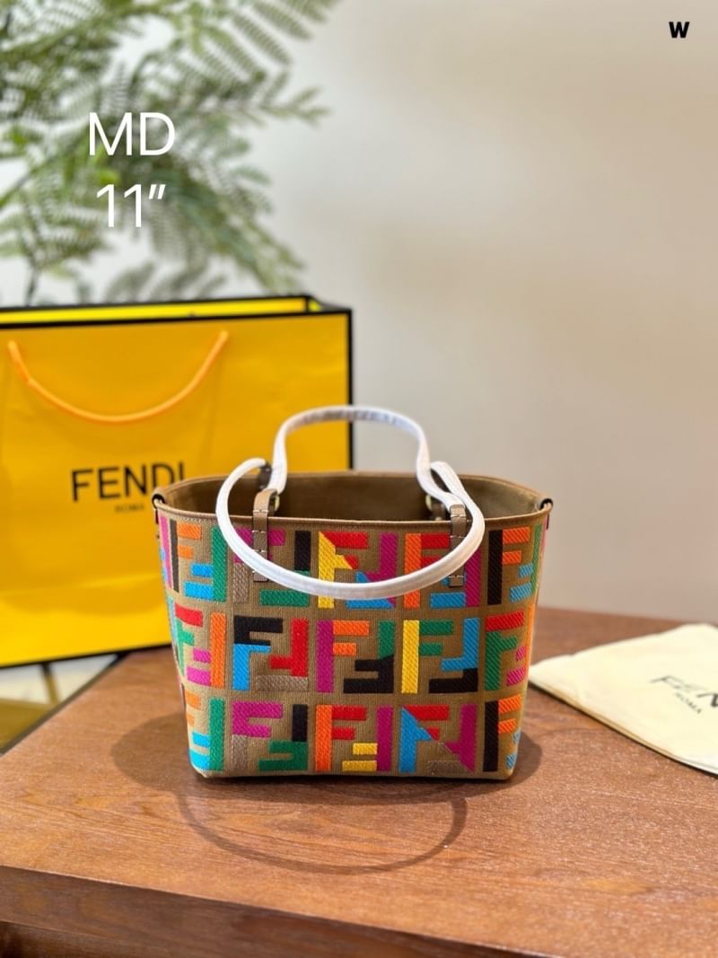 FENDI Small Roll shopper Bag / Fendi Bucket Bag @Chinese Valentine’s Day Limited Edition shopper กระเป๋าทรงบัคเก็ต ดีไซส์สวยหลากสี ในเทศกาลจีนวาเลนไทน์ โดดเด่นด้วยลายนูน FF เป็นเอกลักษณ์ที่ปักด้วยเส้นด้ายหลากสี