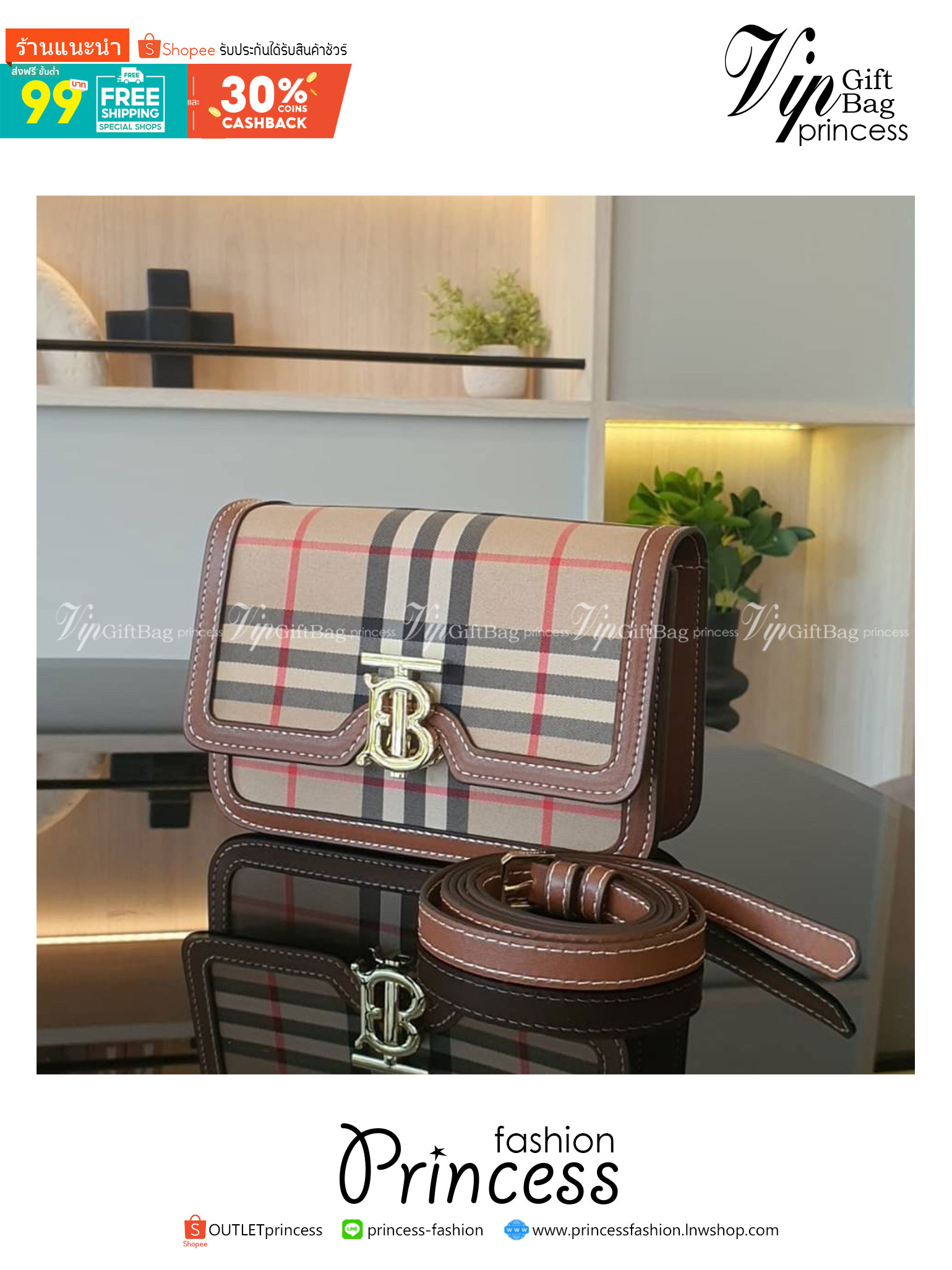 BURBERRY FRAGRANCES CROSSBODY BAG / BURBERRY FRAGRANCES QUITED LAMBSKIN BAG ตัวกระเป๋าเป็นผ้าตัดหนังแท้ Lambskin นิ่มสวยหรูดูดี เปิดปิดด้วยฝาปิดสัญลักษณ์รูปตัวB ภายในโล่งกว้าง ใส่มือถือ กระเป๋าสตางค์ได้