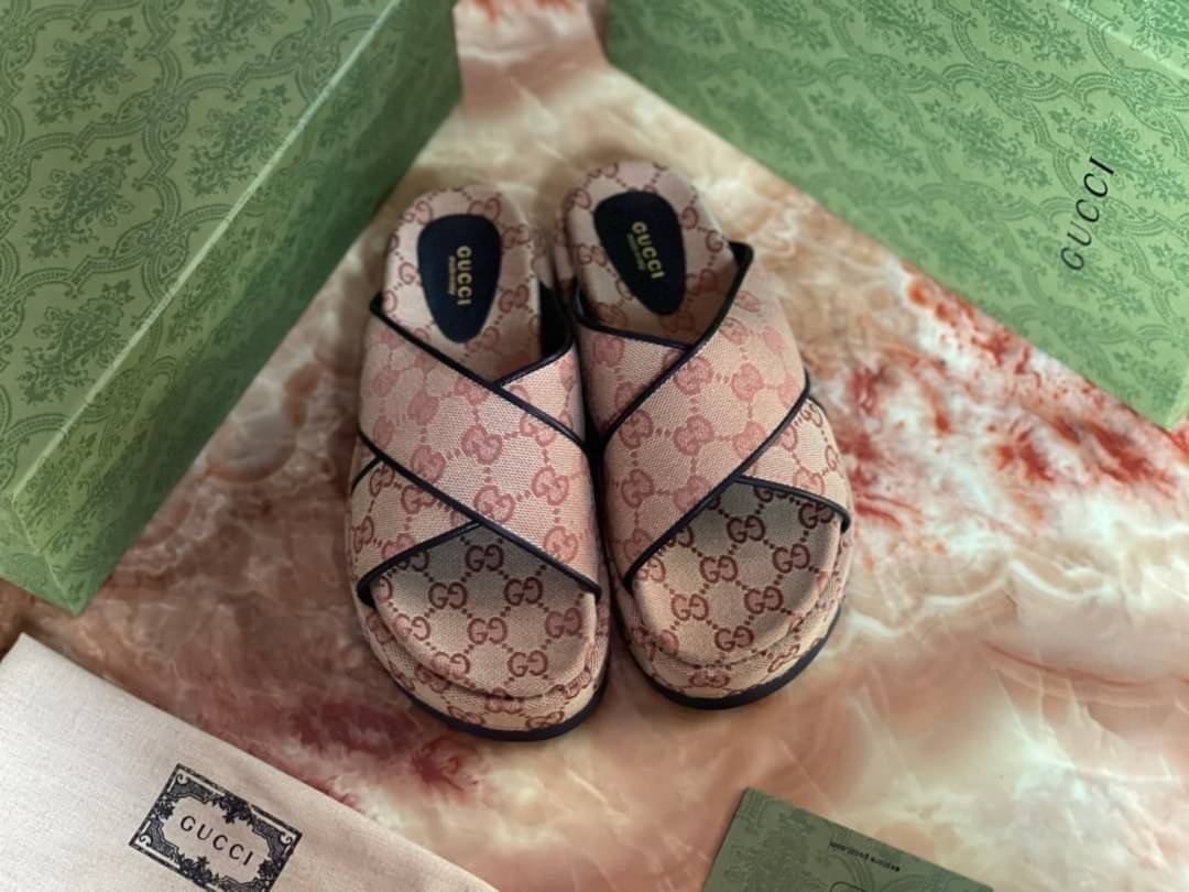หนังแท้ GUCCI Denim Sandals / GG jacquard organic denim platform sandals / GG Shoes พร้อมส่งที่ไทย รองเท้าผ้าเดนิมเกรดเทพออริจินอล ภาพสินค้าถ่ายจากงานขายจริง ใช้งานต่างประเทศได้ค่ะ