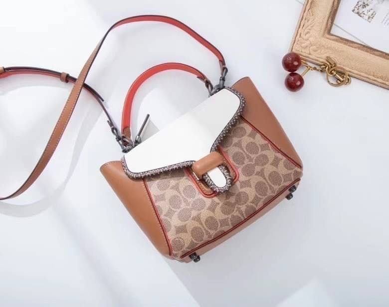 COACH COURIER CARRYALL 23 IN COLORBLOCK SIGNATURE CANVAS พร้อมส่ง 7 แบบ พร้อมส่ง ลุคดูไฮสุดๆค่ะ! กระเป๋าสะพายหนังหรูหราและคลาสสิค หนังแท้ชั้นดีที่สุด น้ำหนักเบา หนังสวยมากก สัมผัสแล้วหลงรักแน่นอนจ้าา😘