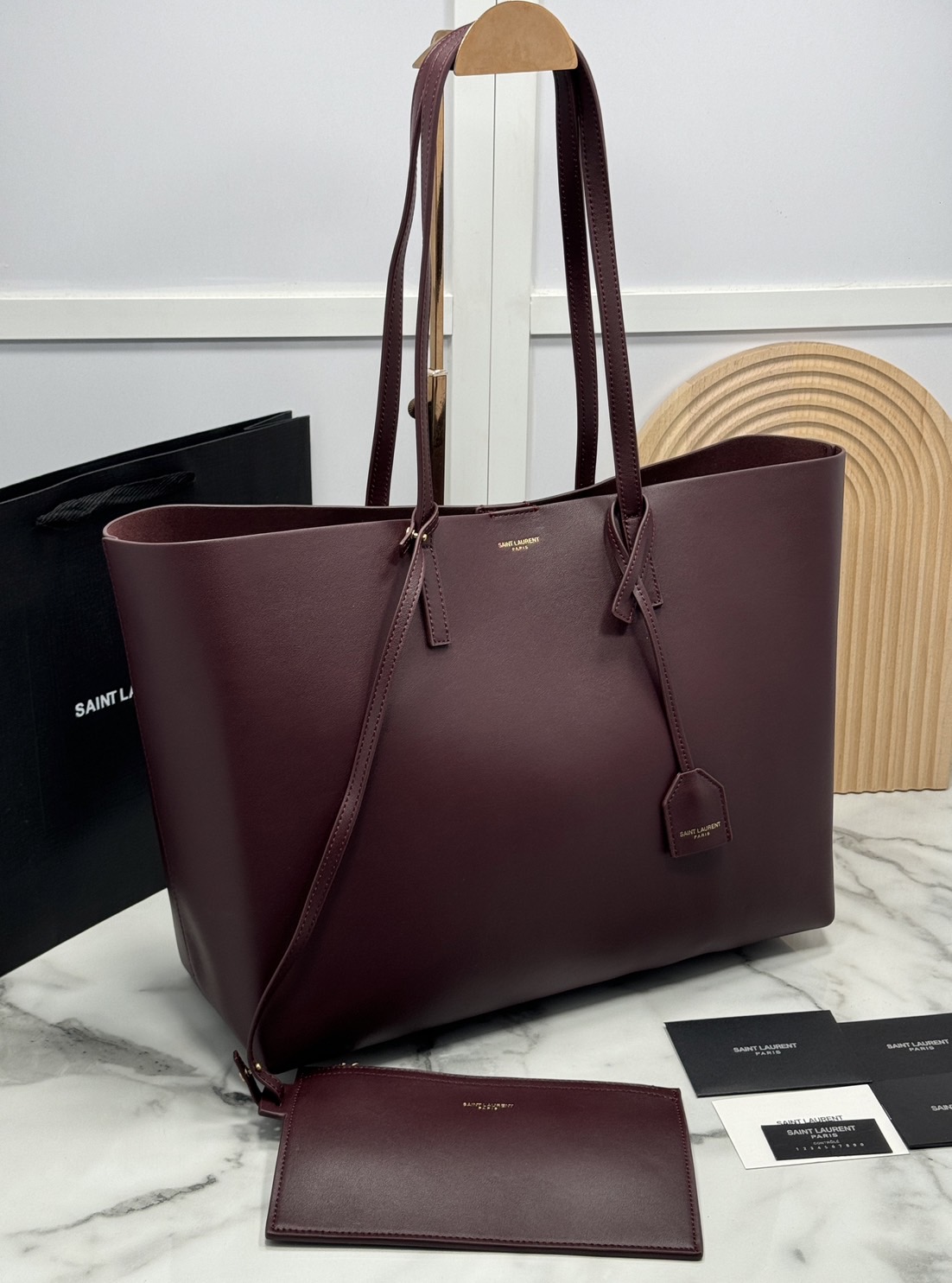 YSL Shopping Large Tote Bag กระเป๋าทรงโท้ทใบใหญ่หนังแท้ ภายในโล่งกว้าง จุของได้เยอะ เรียบหรูทรงสวย ดีไซน์ออกมาให้ใช้งานได้ทุกลุค ทุกโอกาส สวยคมชัดทุกสี