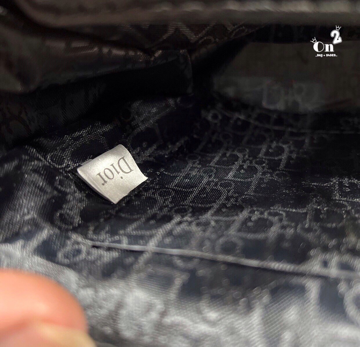 DIOR CARO BAG กระเป๋าสะพายทรงกล่องเปิดหน้าแต่งอะไหล่CD มาพร้อมสายสะพายยาวครอสบอดี้ มาครบ 3 ขนาด หนังสวย ภาพถ่ายจากงานขายจริงนะคะ