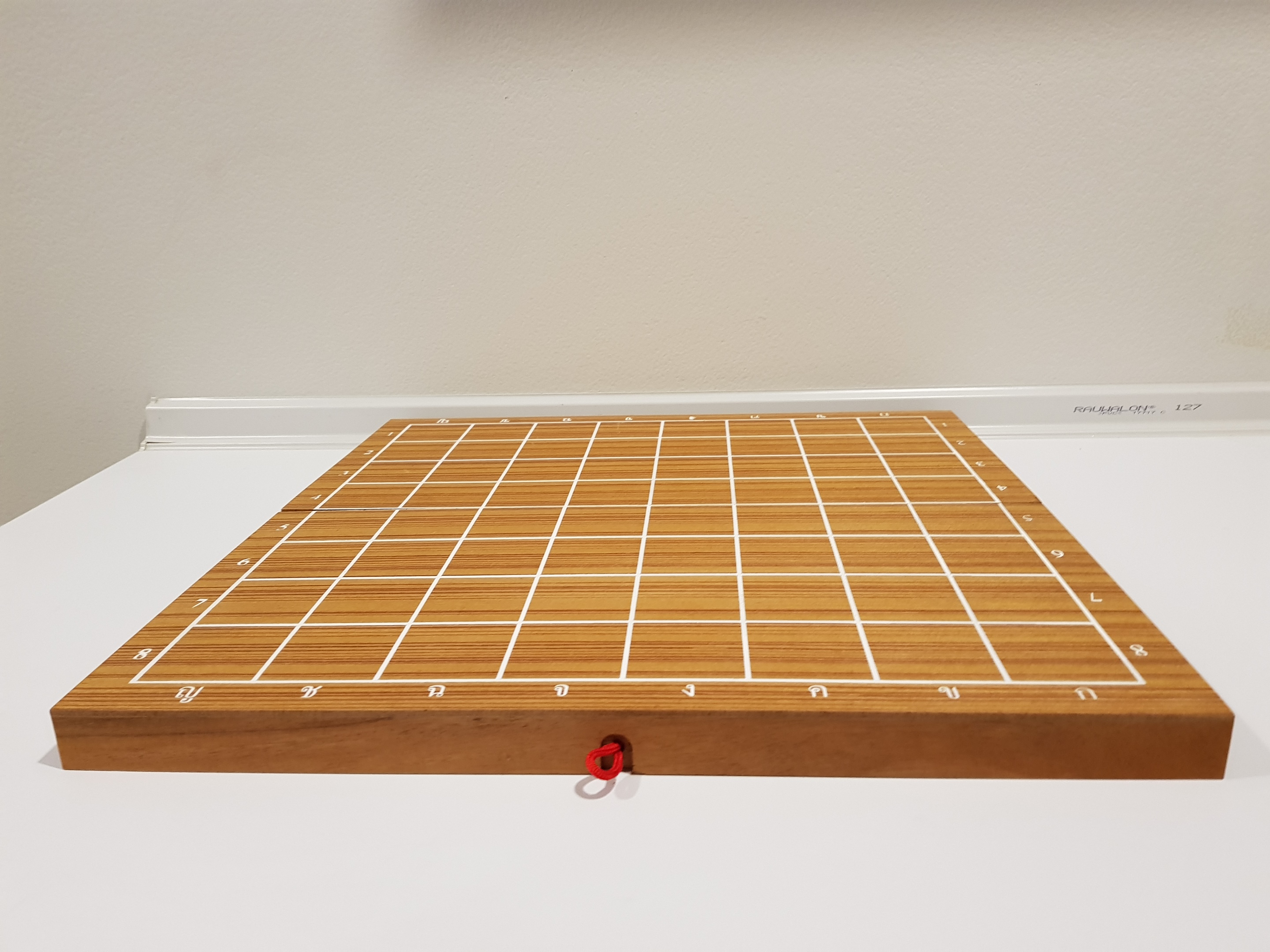 ชุดหมากรุกไทยตัวไม้มาตฐานพร้อมกระดานไม้พับได้ช่อง5x5และหีบทรงสี่เหลี่ยม(ขนาดกระดาน45x44cm.)