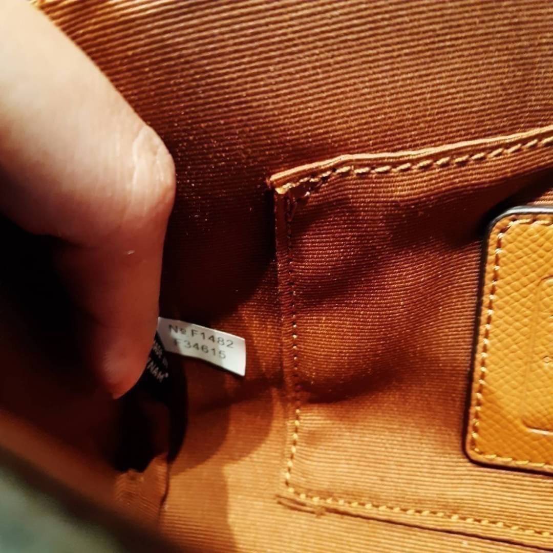 COACH F34615 MINI RUBY CROSSBODY IN SIGNATURE CANVAS ไอเท็มหายาก!! Best seller!! ยกให้น้องเลย!! 👍🎊👍💥 กระเป๋าสะพายข้างรูบี้ ทรงกะทัดรัด ไซส์กำลังดี ดีไซน์เรียบหรูในความเป็นเอกลักษณ์โค้ช ใช้งานง่าย สะดวก วัสดุหนังแคนวาสเคลือบ