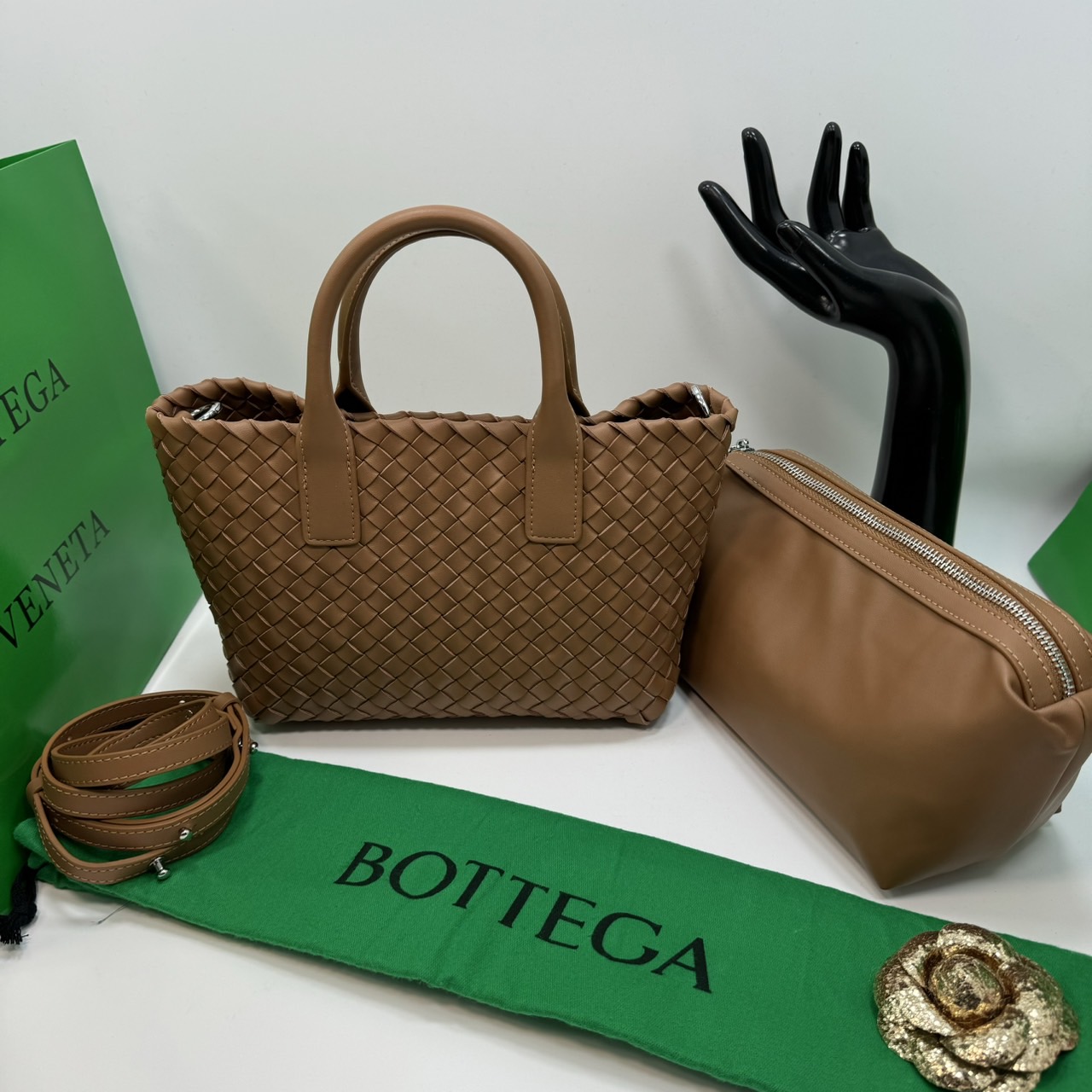 BOTTEGA MINI CABAT LEATHER TOTE BAG กระเป๋าสะพายขนาดมินิ พร้อมใบลูก ดีไซส์สานเป็นเอกลักษณ์ หนัง nappa นิ่มสวยงาม