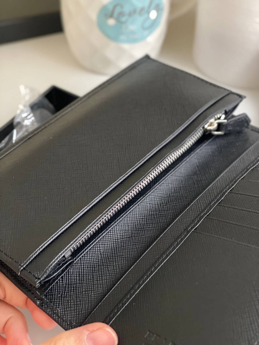 VIP หนังแท้ 】PRADA Men Saffiano Zipper Leather Billfold Long Wallet - Black