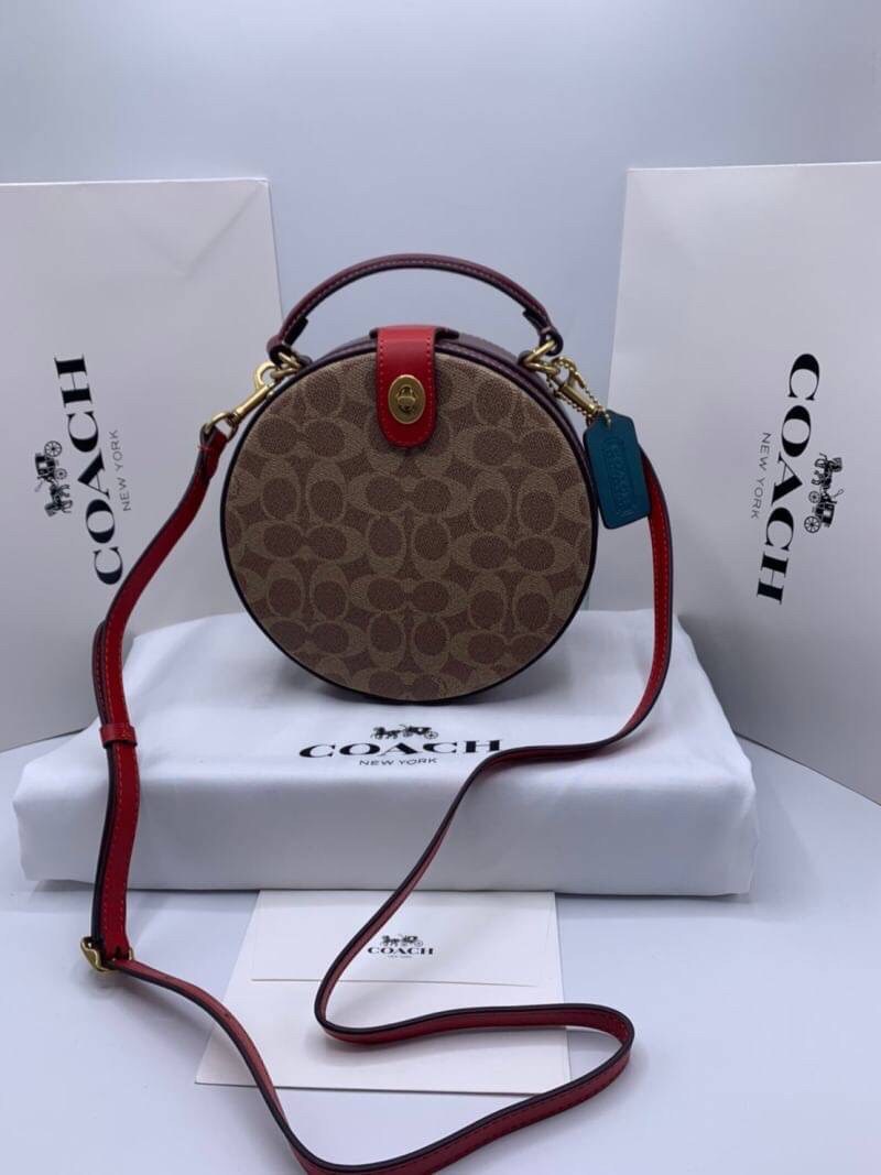 COACH LUNAR NEW YEAR CIRCLE BAG IN SIGNATURE CANVAS กระเป๋าทรงกลม ถือและสะพายข้างได้ วัสดุหนังแท้ ลาย C สวยหรู!! ตามแบบฉบับแบรนด์ ดูแพงมาก ราคาสุดคุ้มแบบนี้ ต้องมีไว้ใช้สักใบน้า!!