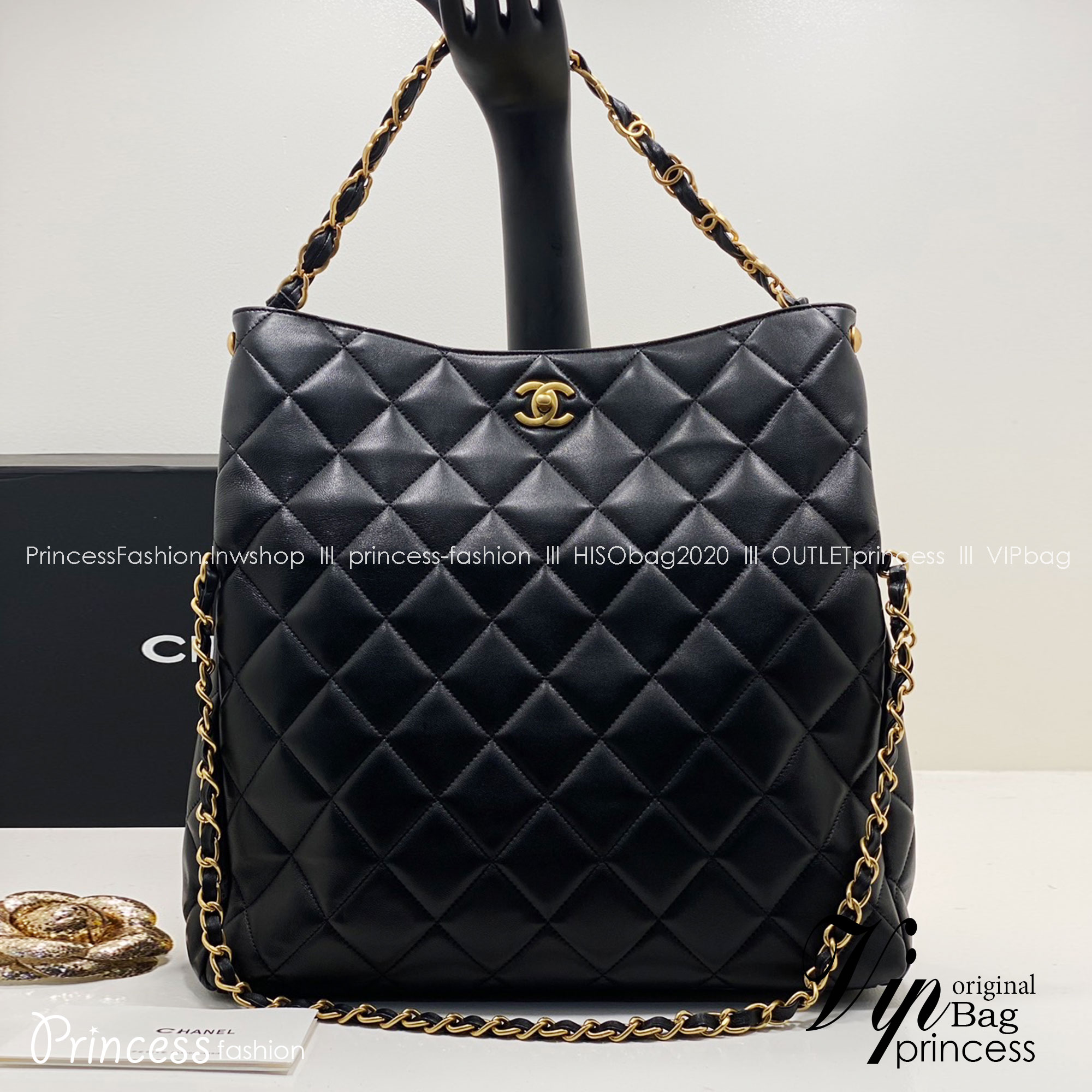 Chanel Tote Bag / Chanel Hobo / Chanel Vintage Big CC Turnlock Black Quilted Large Bag Holo กระเป๋าโท้ทใบใหญ่สไตล์วินเทจ งานหนังเต็มใบลายควิลท์ เป็น every look จุของได้เยอะ เหมาะมากๆ ค่ะ
