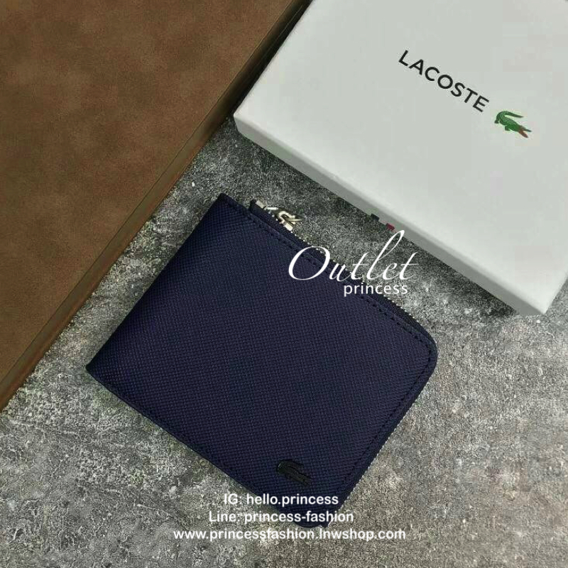 LACOSTE WALLET กระเป๋าสตางค์แบบพับ2ตอนสำหรับผู้ชาย มีช่องใส่บัตร ใส่ธนบัตรแยกเป็นสัดส่วน มีลูกเล่นช่องซิปใส่เหรียญดูเท่ห์ไม่ซ้ำแบบใคร ไม่ว่าจะใช้เองหรือเป็นของขวัญก็สุดคุ้ม