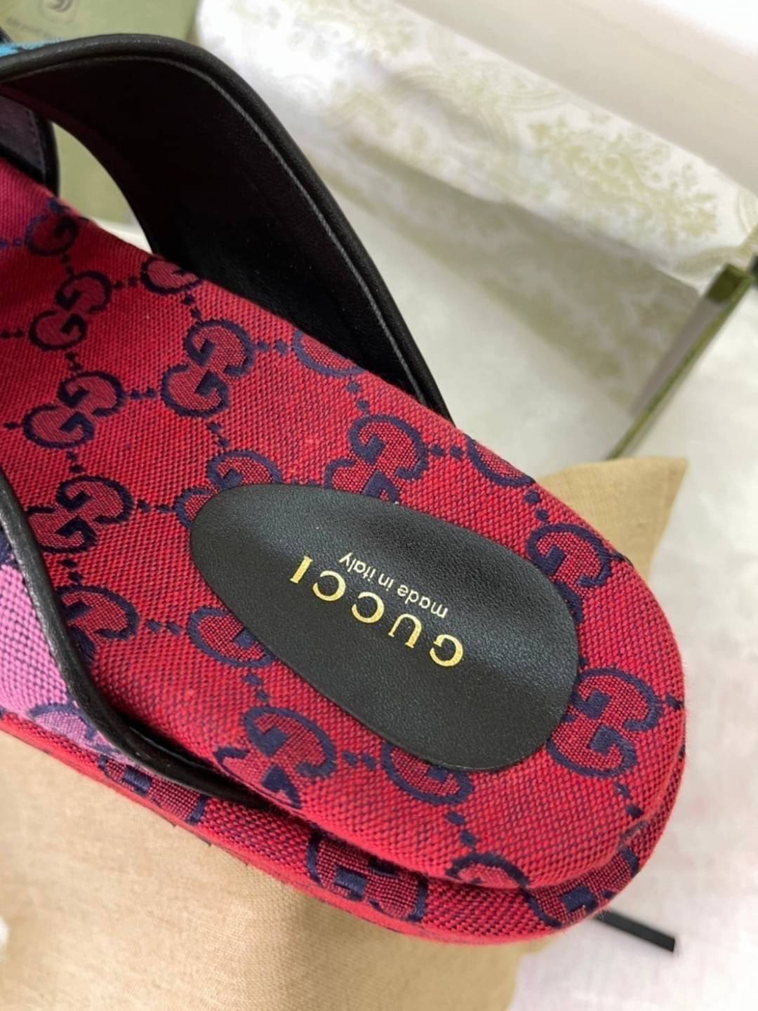 หนังแท้ GUCCI Denim Sandals / GG jacquard organic denim platform sandals / GG Shoes พร้อมส่งที่ไทย รองเท้าผ้าเดนิมเกรดเทพออริจินอล ภาพสินค้าถ่ายจากงานขายจริง ใช้งานต่างประเทศได้ค่ะ