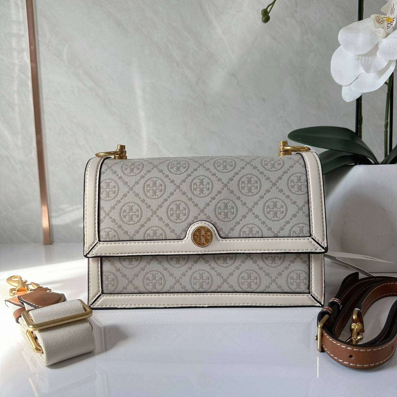 Tory Burch Small T Monogram Shoulder Bag กระเป๋าสะพายรูปทรงยอดนิยม เกรดท็อปออริ เกรดดีสุด สลับแท้ 1:1 ใช้ต่างประเทศได้